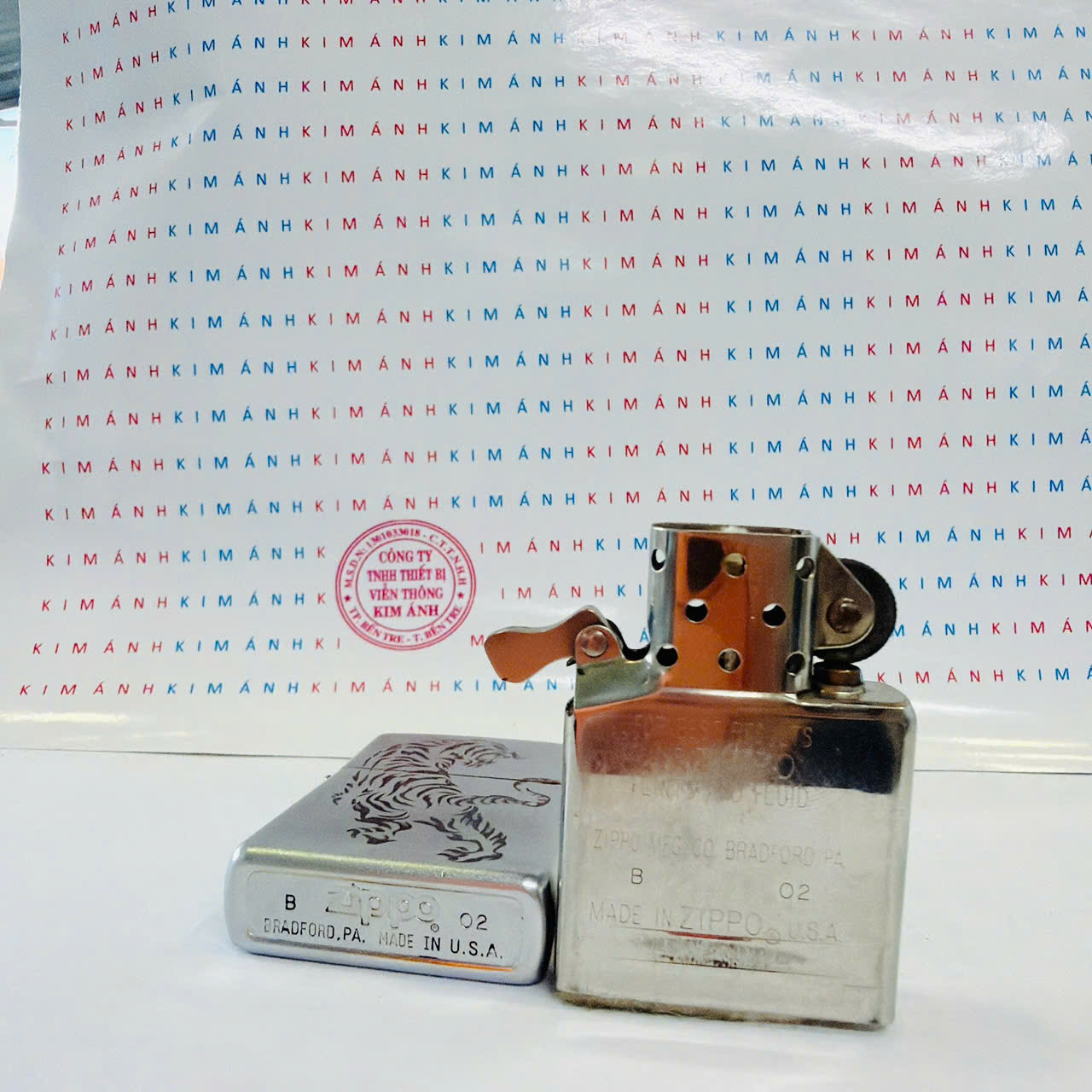 Bật lửa Zippo Mỹ Khắc Ăn Mòn Đổ Sơn Chúa Sơn Lâm, Hàng Chính Hãng Có Giấy Nhập Khẩu Gửi Kèm Theo Đơn Hàng