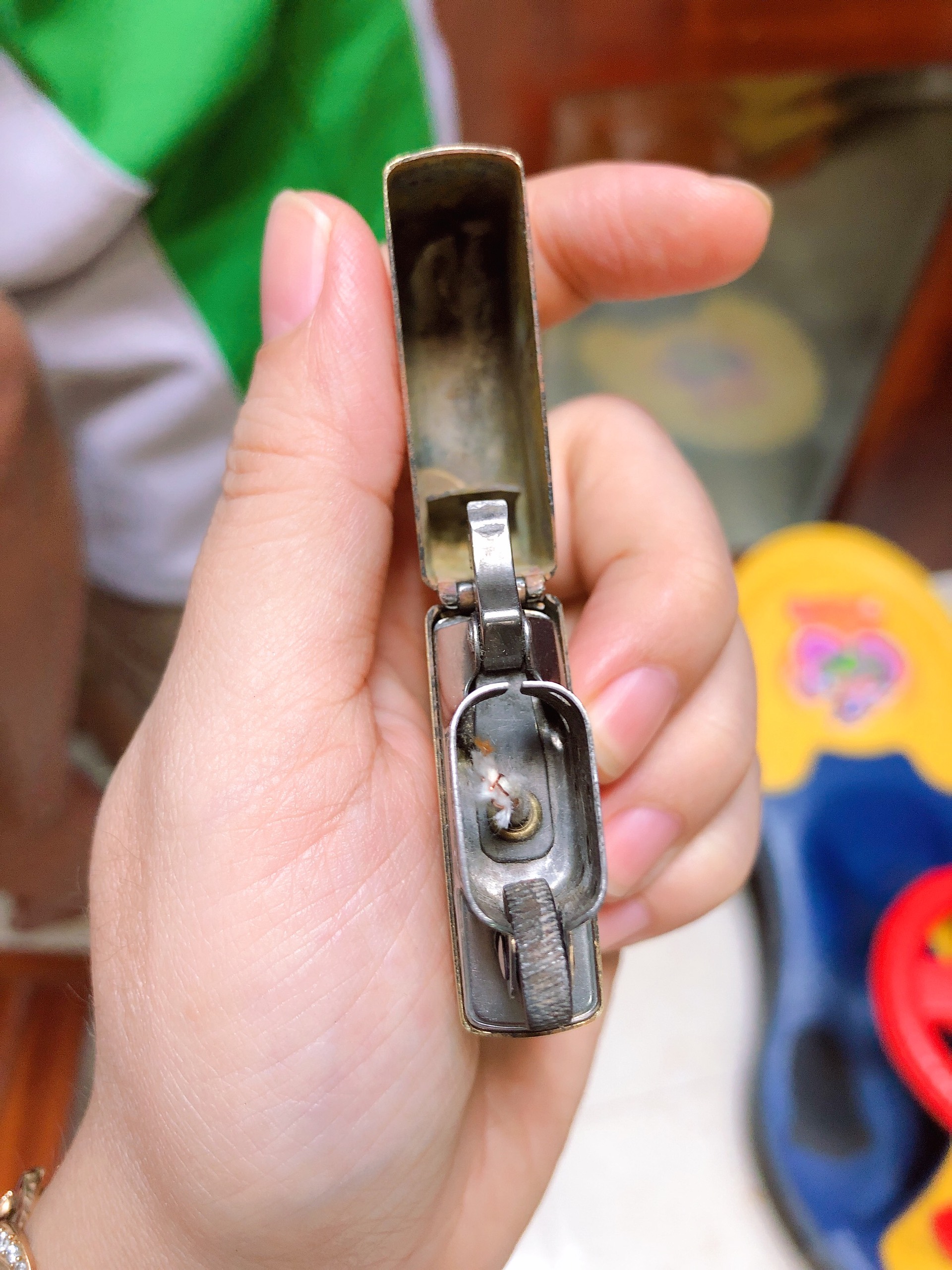 BẬT LỬA ZIPPO MỸ BRASS KHẮC ĂN MÒN TARAS BOULBA, ĐÁY LỒI - SẢN XUẤT 1993, Cam kết hàng chính hãng có giấy nhập khẩu giao kèm