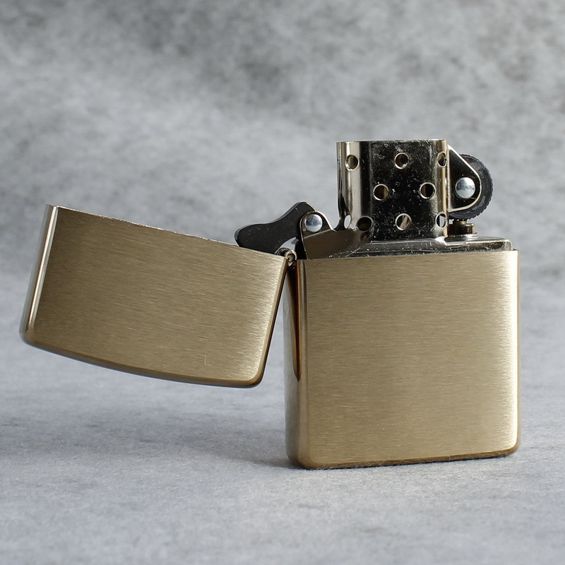 Bật lửa Zippo Mỹ Brushed brass, Cam kết hàng chính hãng có giấy Hải quan gửi kèm đơn hàng