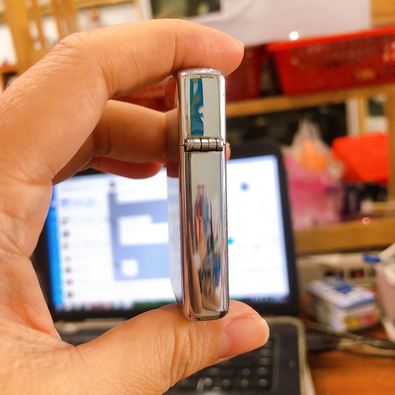 Bật lửa Zippo Mỹ Slim high polish chrome mẫu sọc dưa, sản xuất 1982, Hàng chính hãng