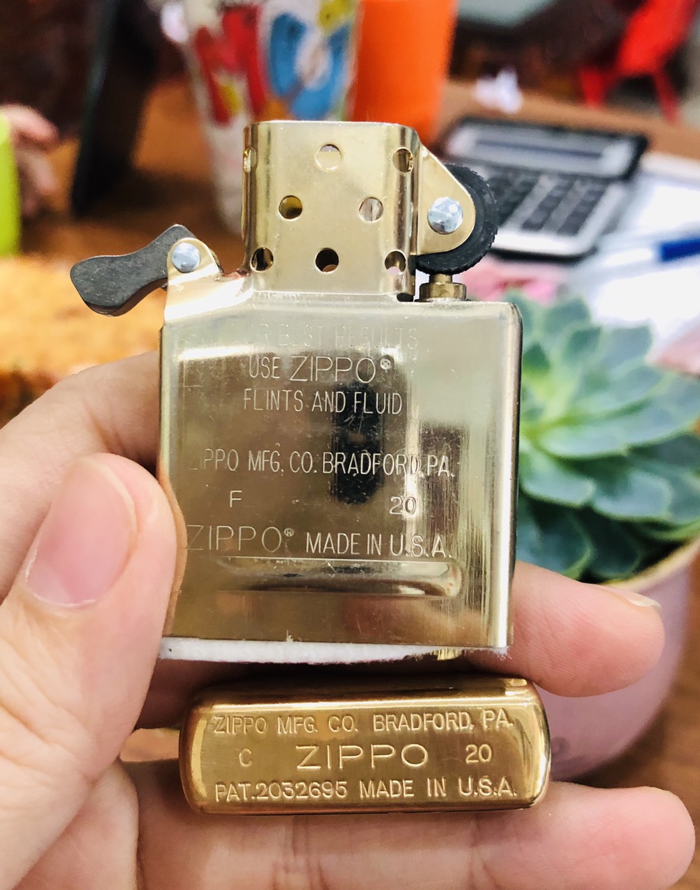 Bật lửa ZIPPO MỸ Vintage Brushed Brass,BẢN CHẠT GÓC- ĐẦU BẰNG - ĐÍT BẰNG, Cam kết hàng chính hãng có giấy nhập khẩu