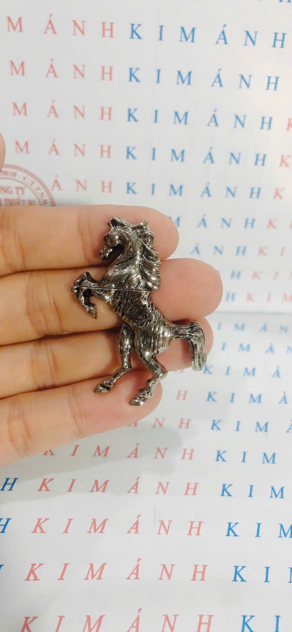 Miếng dán Eblem trang trí Zippo chủ đề Chiến Mã chất liệu hợp kim nhôm, hàng chuẩn zin nhập Mỹ