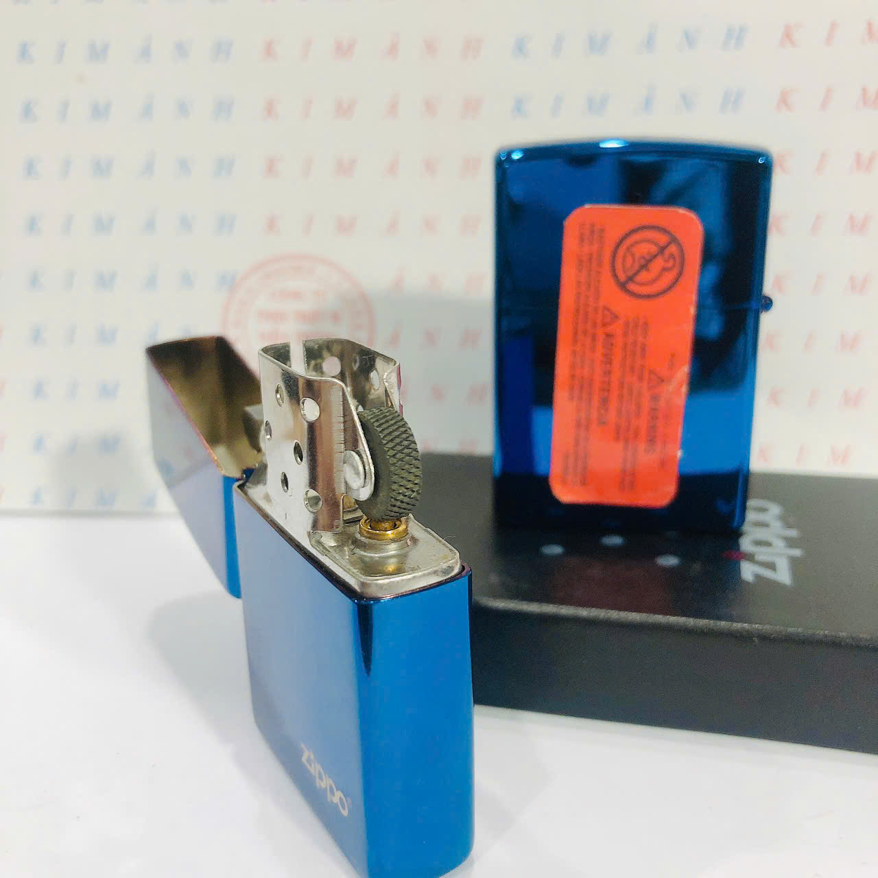 Bật lửa, hộp quẹt ZIPPO màu Xanh mộc đáy La Mã loại trơn bóng, Kim Ánh nhập hàng cao cấp vỏ bằng đồng có dán tem đỏ
