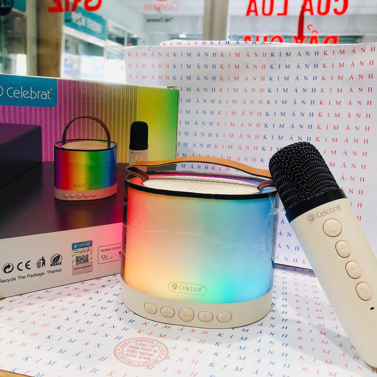 Loa Bluetooth Celebrat SP-18 kèm Micro hát Karaoke gia đình , âm thanh vòm, hàng chính hãng, cho dùng thử 30 ngày