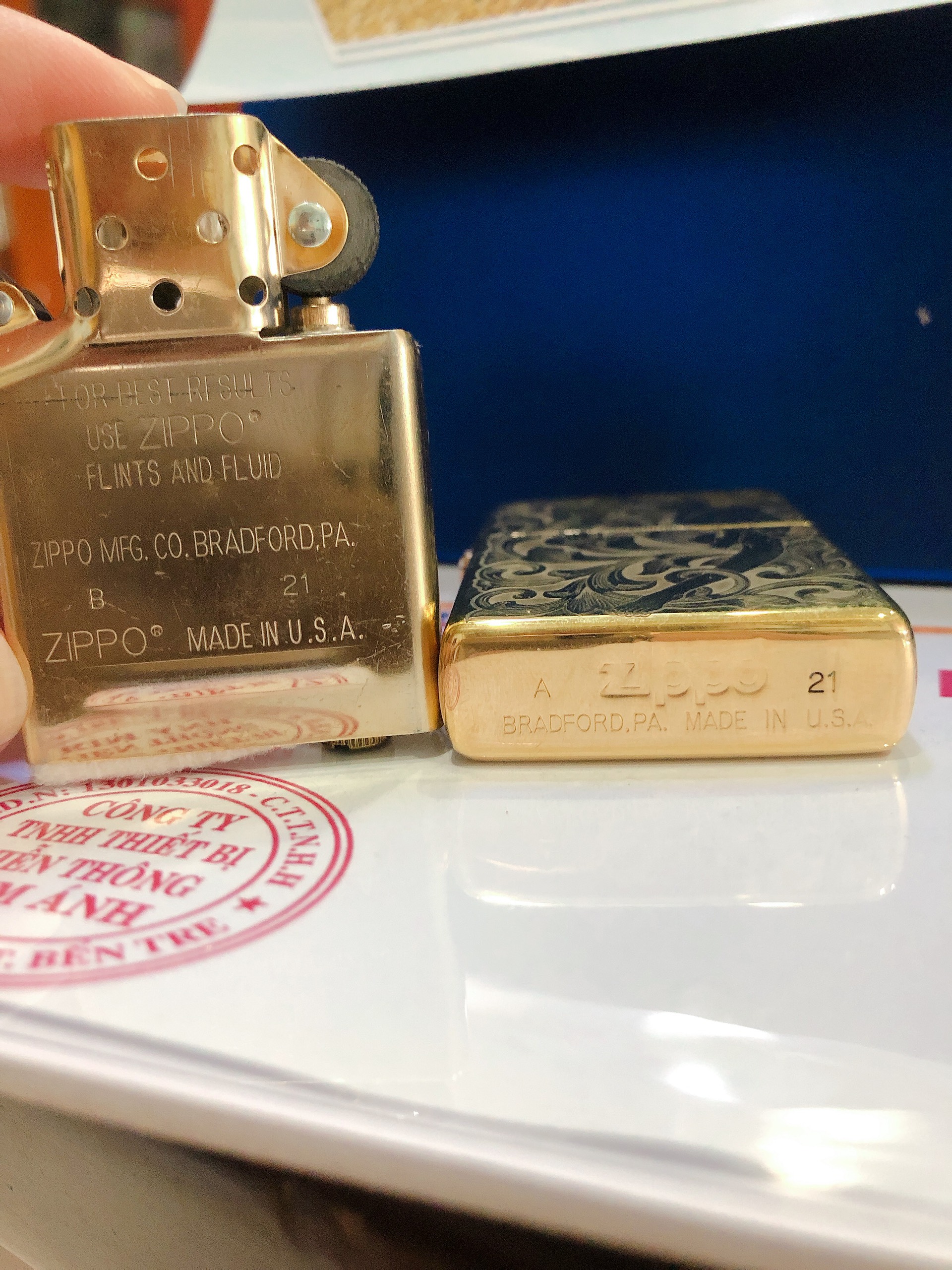 Bật lửa Zippo Mỹ high polish brass Khắc ăn mòn chủ đề Thiếu Nữ, Hàng chính hãng