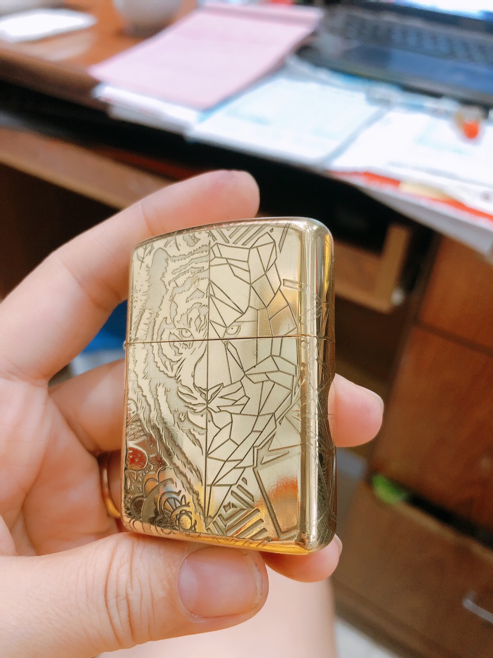 Bật lửa, hộp quẹt Zippo Armor vỏ dầy, khắc chìm chủ đề Đầu Mãnh Hổ hai mặt , Hàng loại 1 vỏ bằng đồng có tem đỏ