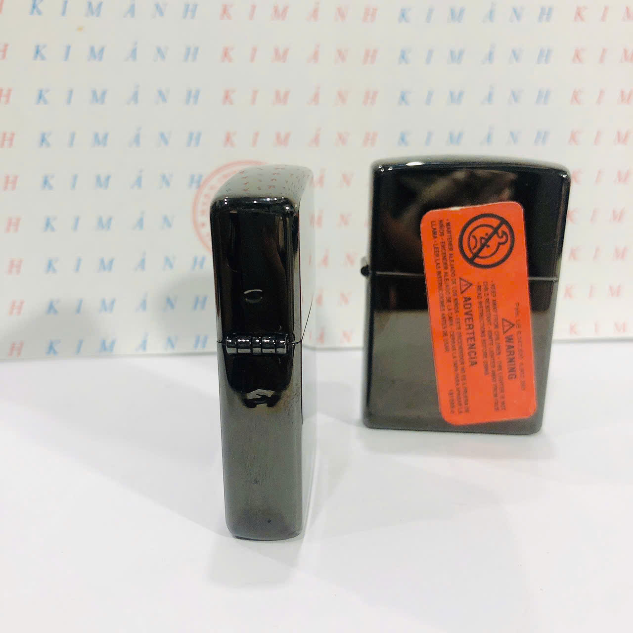 Bật lửa, hộp quẹt ZIPPO màu Đen môc đáy La Mã loại trơn bóng, Kim Ánh nhập hàng cao cấp vỏ bằng đồng có dán tem đỏ