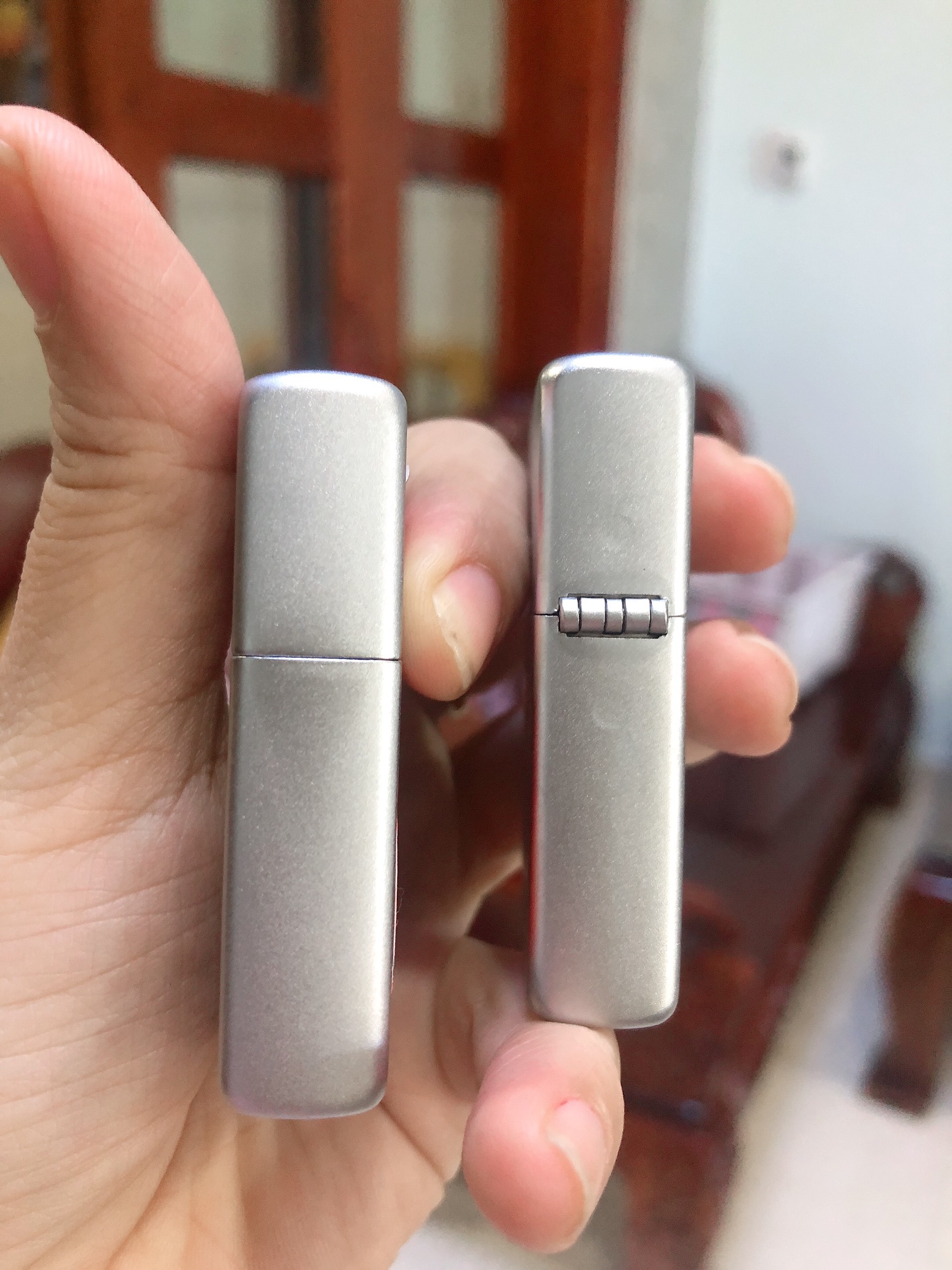 BẬT LỬA ZIPPO SATIN TÌNH NHƯ HUYNH ĐỆ MAIN USA - HỘP QUẸT ZIPPO