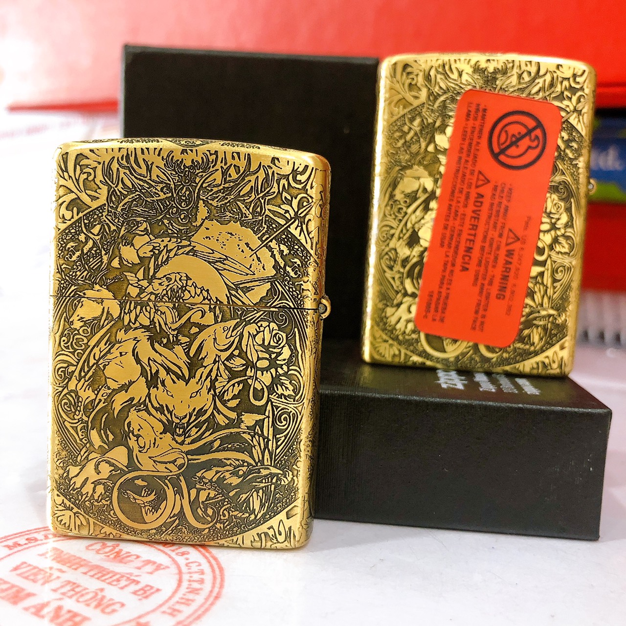 Bật lửa Zippo khắc ăn mòn Game Of Thrones Ngàn Kím, Vỏ bằng đồng có tem đỏ ăn mòn
