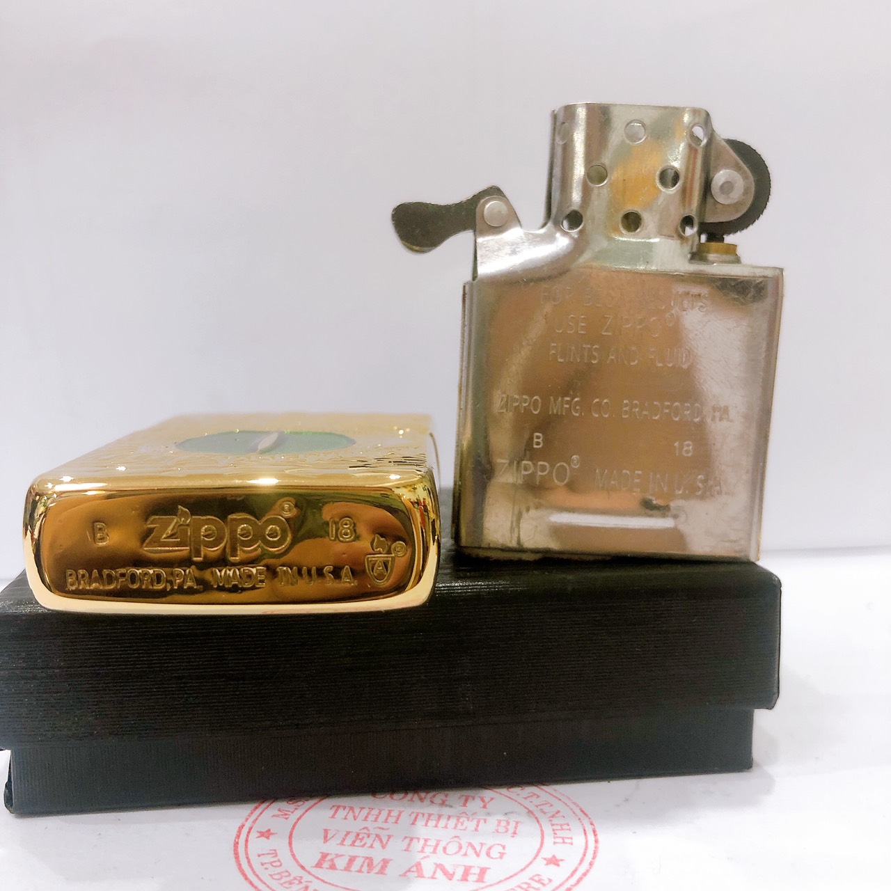 Bật lửa, hộp quẹt Zippo Armor vỏ dầy khắc ăn mòn đổ sơn chủ đề Mắt Rồng Xanh, Vỏ bằng đồng có tem đỏ