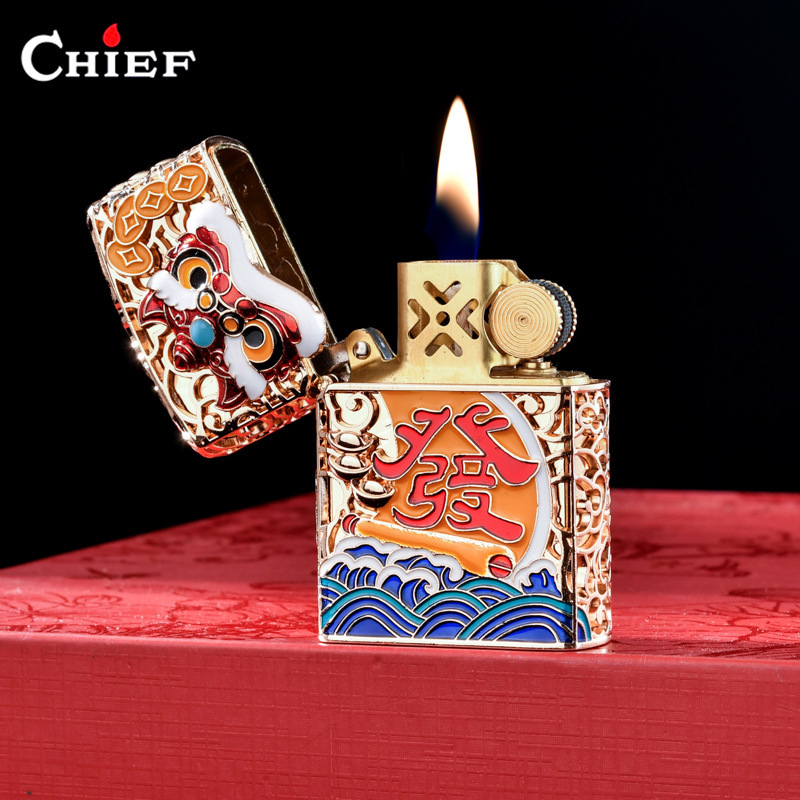 Bật lửa, hộp quẹt CHIEF chính hãng chủ đề Khảm men Lion Lucky Cat, hàng chính hãng vỏ bằng đồng càng dùng càng sáng