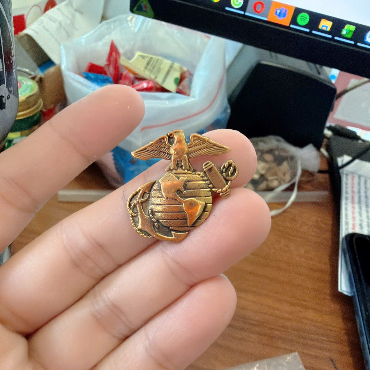 Miếng Eblem dán trang trí Zippo chủ đề Thuỷ Quân Lục Chiến ( Mẫu To Dán Thân ), chất liệu đồng thau, hàng chuẩn zin Mỹ