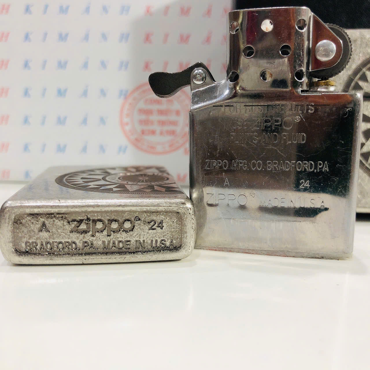 Bật lửa, hộp quẹt ZIPPO chủ đề La Bàn giả cổ, Kim Ánh nhập hàng cao cấp vỏ bằng đồng có dán tem đỏ