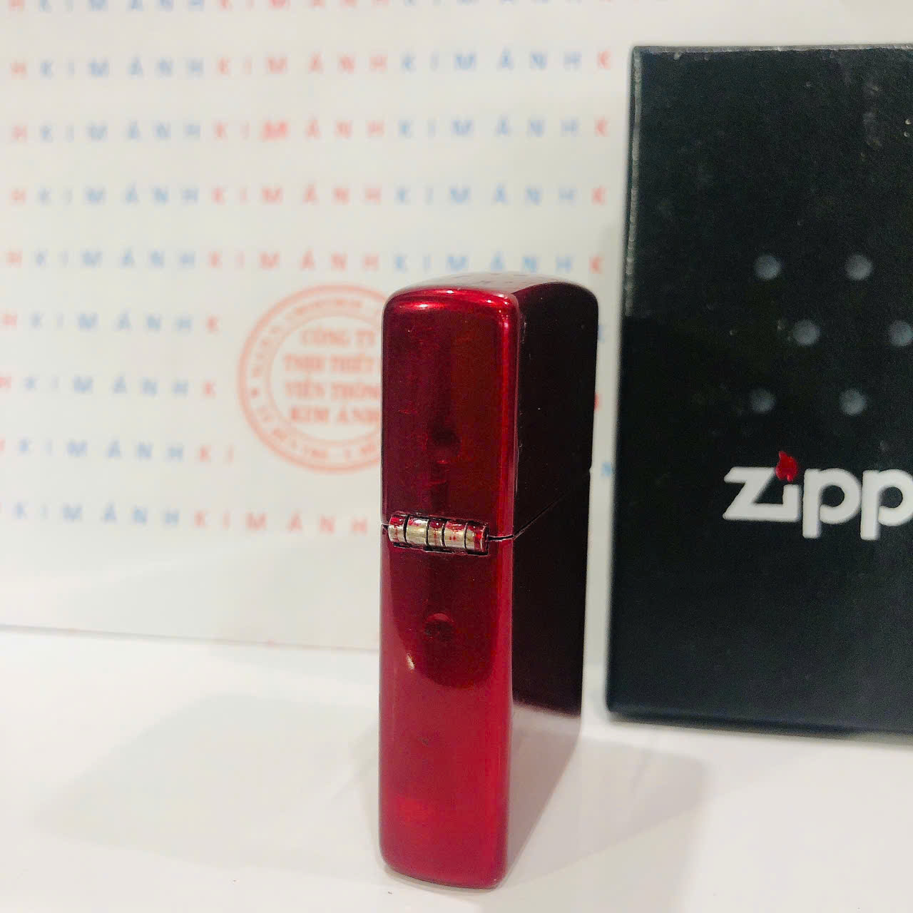 Hộp quẹt Zippo Brass MỸ chủ đề Candy Red, hàng chính hãng có giấy nhập khẩu gửi kèm theo đơn hàng