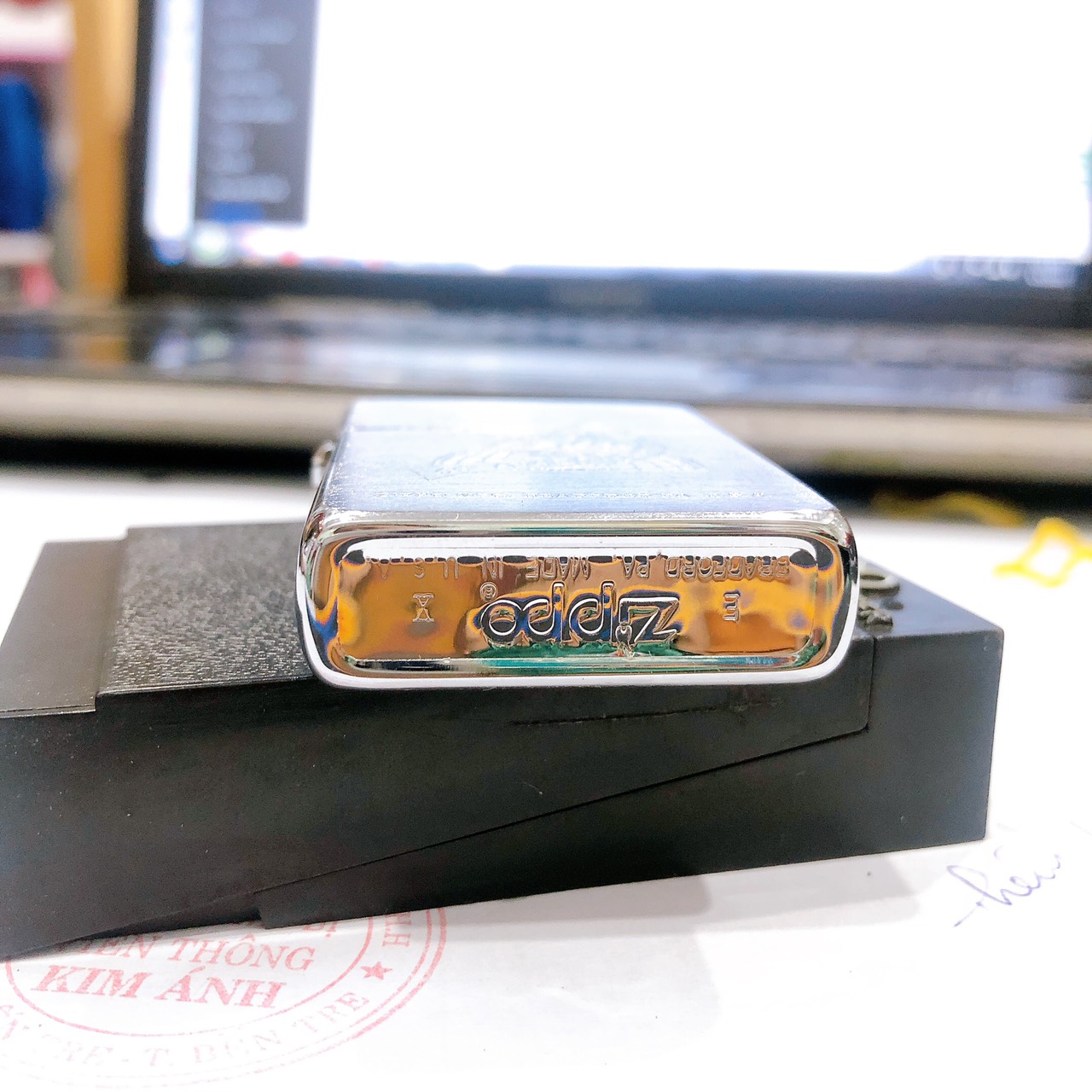 Bật lửa Zippo MỸ brush chrome khắc ăn mòn Chim đại bàng UNITED STATES OF AMERICA, mộc đáy ngược sản xuất 1994