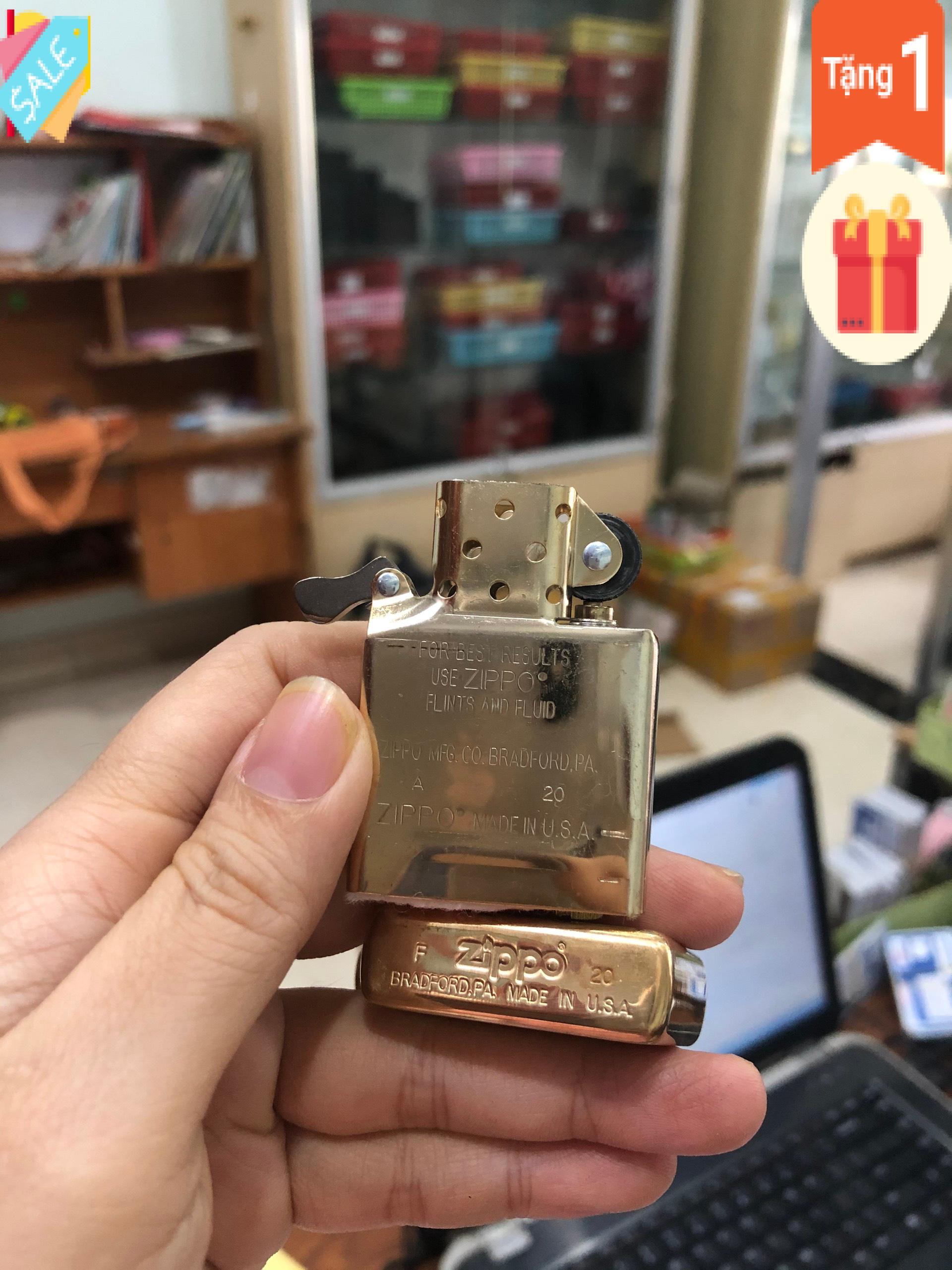 BẬT LỬA ZIPPO BRASS, KHẮC ĂN MÒN ĐẠI BÀNG TUNG CÁNH AMERICAN EAGLE
