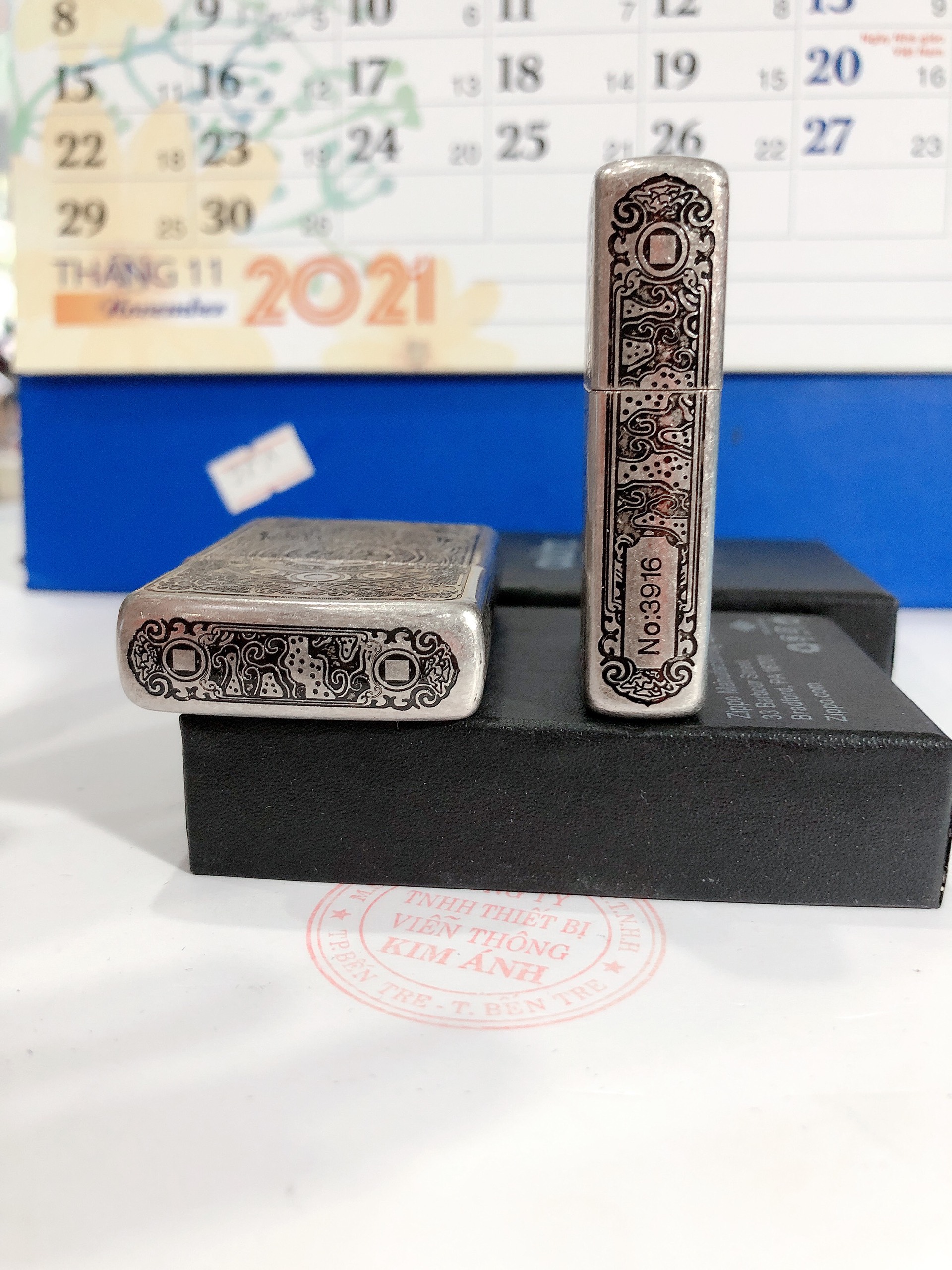 Bật lửa Zippo Amorr vỏ dầy mẫu Tỳ Hưu ( Kỳ Lân)  Bạc Giả Cổ, Khắc Chìm 5 Mặt, Vỏ đồng có Tem đỏ