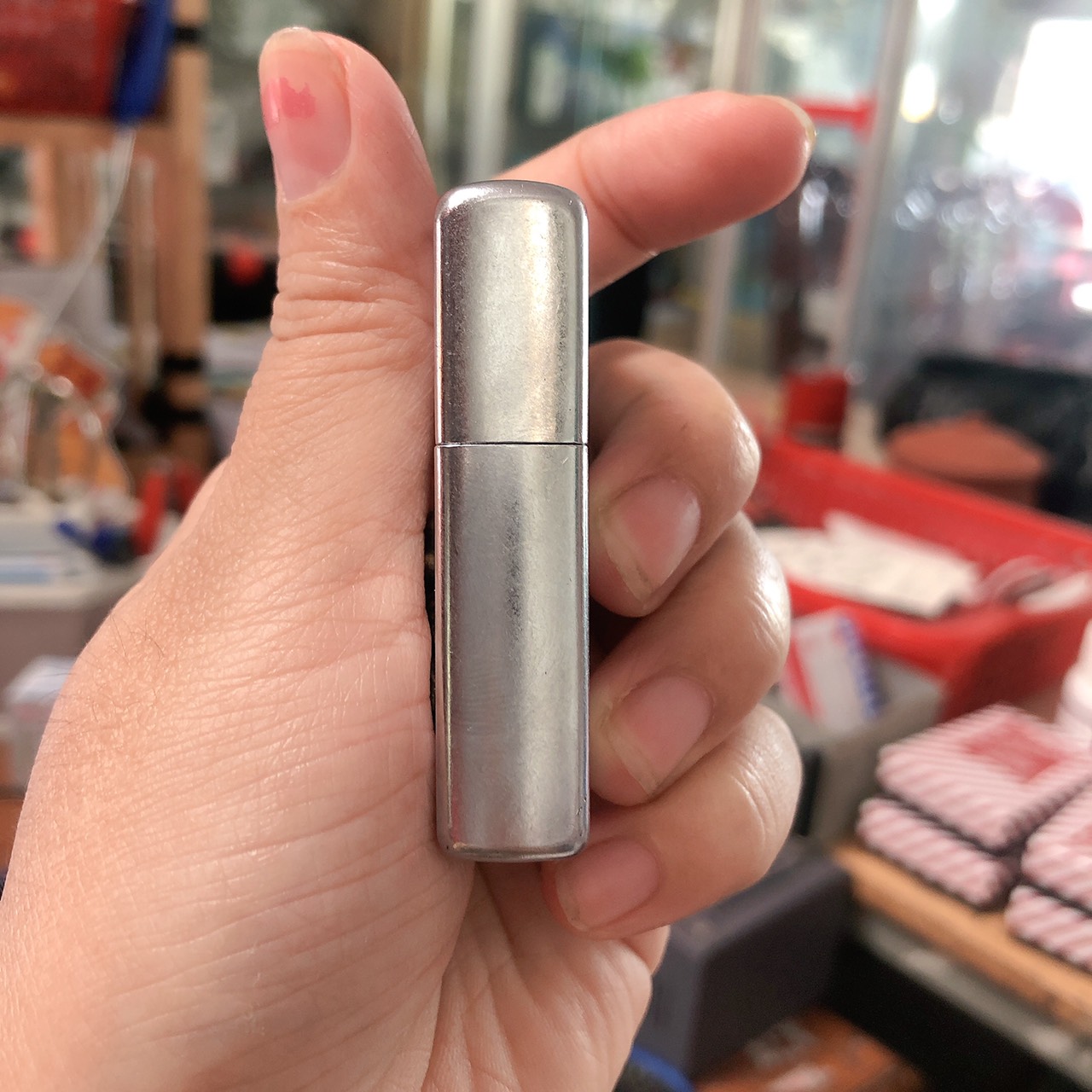 Bật lửa Zippo Mỹ  regular street chrome Eblem Bò Cạp Solid Brass đồng nguyên chất, Hàng chính hãng