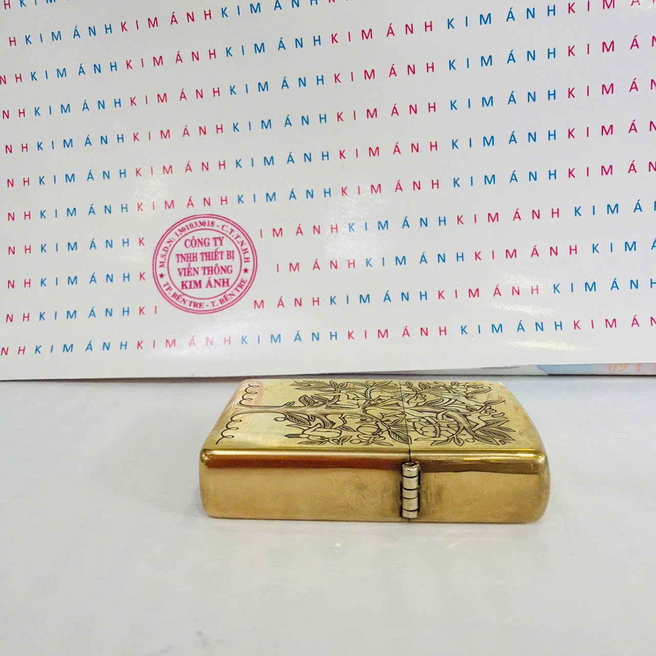 Bật Lửa Zippo Mỹ Khắc Laser 1 Mặt Ôm và 1 Mặt Ngồi Lên, Hàng Chính Hãng Có Giấy Hải Quan Gửi Kèm Đơn Hàng