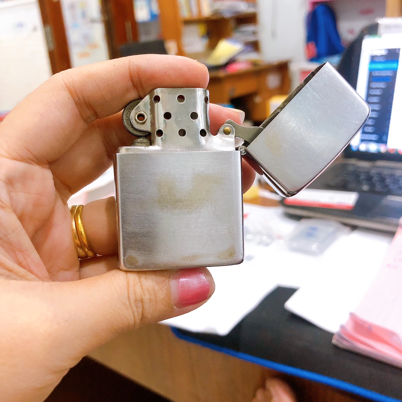 Bật lửa Zippo Mỹ, chữ xéo- mộc ngược, Khắc ăn mòn đổ sơn chủ đề Nhà Ga Xe Lửa, sản xuất 1958, Hàng chính hãng