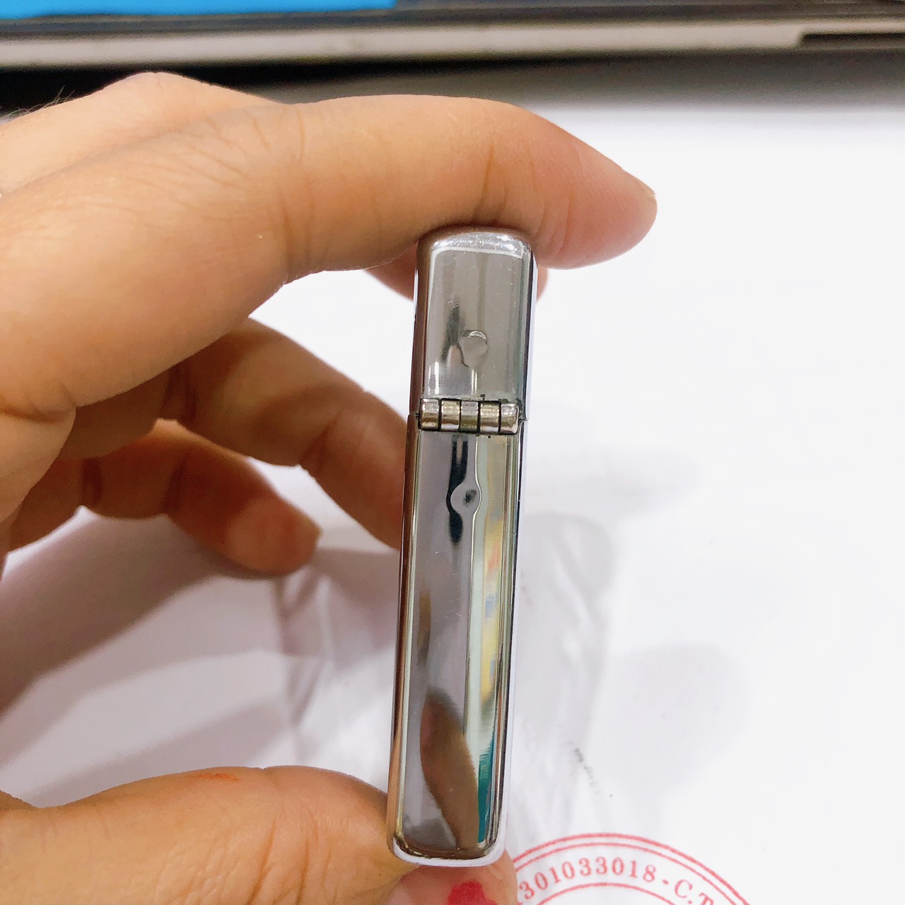 Bật lửa, hộp quẹt Zippo Mỹ Slim khắc laser Love Carl, mộc đáy ngược hiếm gặp, sản xuất 1985, Hàng chính hãng