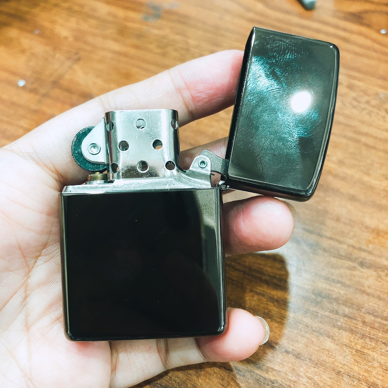 Bật lửa Zippo Mỹ in sơn chủ đề Bar - B- Q Deluxe Hicken, Hàng chính hãng
