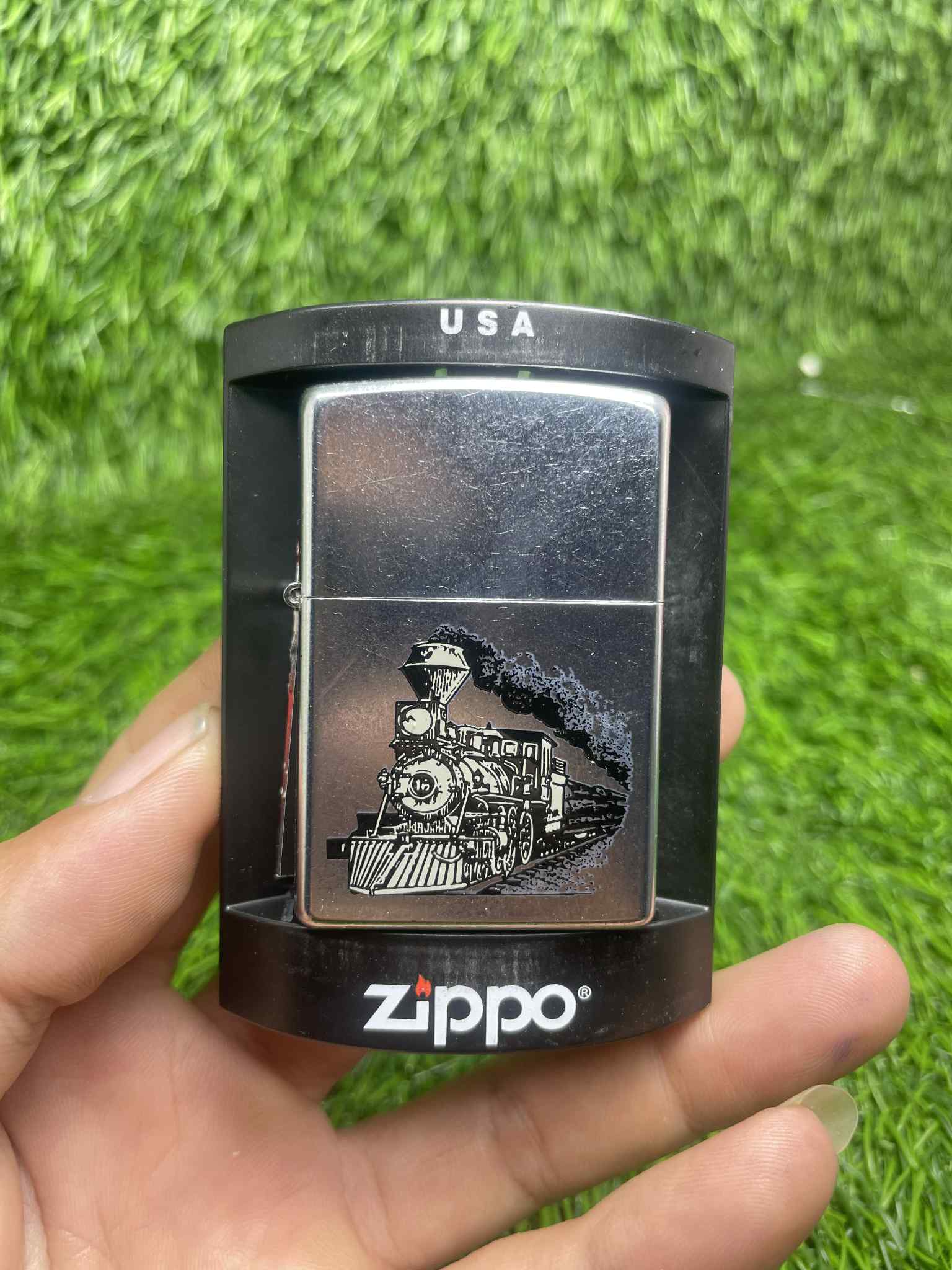 Bật lửa, hộp quẹt Zippo Mỹ chủ đề Xe lửa Street Chrome, Cam kết hàng chính hãng có giấy Hải quan gửi kèm đơn hàng