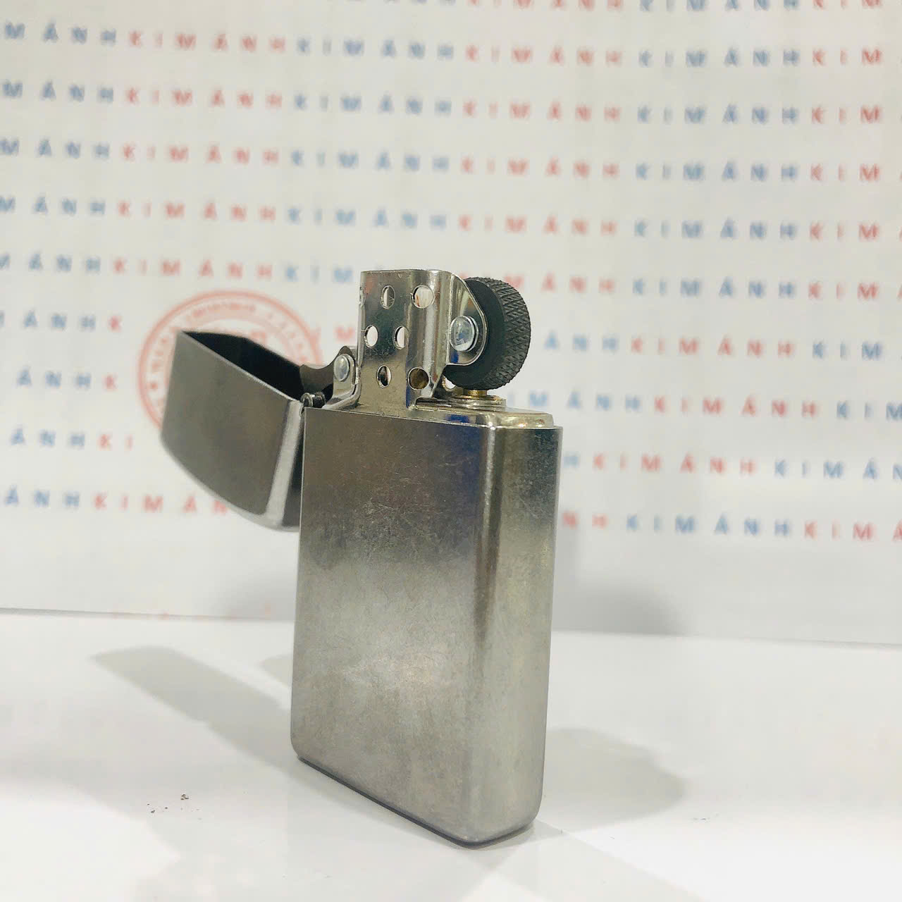 Bật lửa, hộp quẹt Zippo Slim Street chrome mã 1607, cam kết hàng chính hãng có giấy nhập khẩu gửi kèm theo đơn hàng