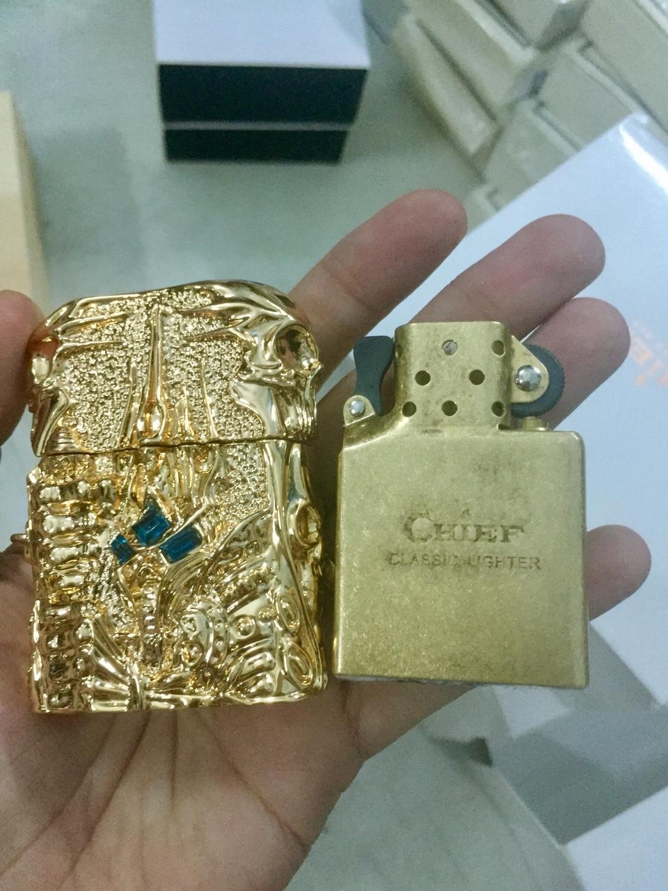 BẬT LỬA CHIEF HÌNH ĐẦU LÂU VÀNG