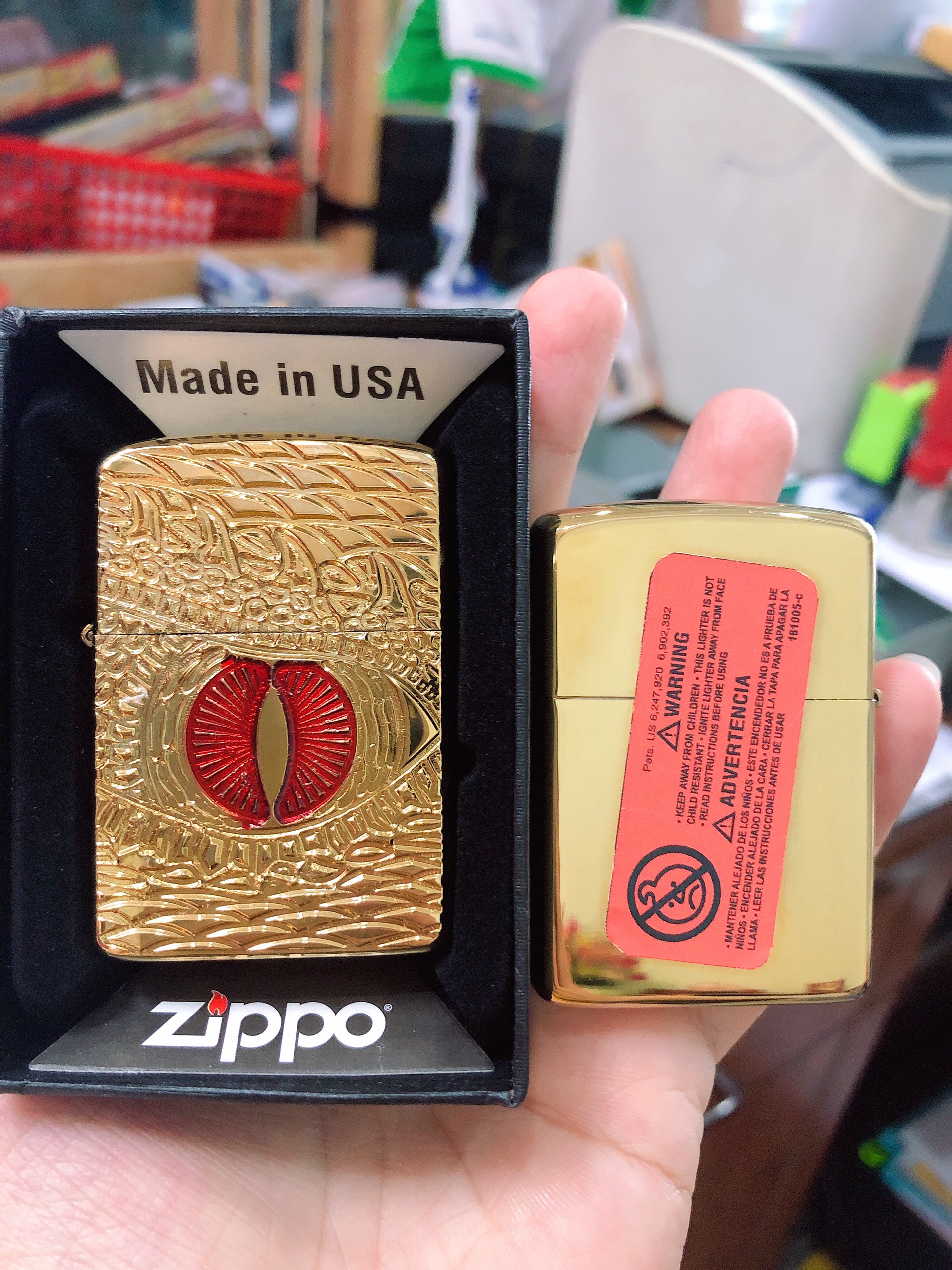 BẬT LỬA ZIPPO ARMOR VỎ DẦY KHẮC CHÌM MẮT RỒNG MÀU VÀNG RUỘT TRẮNG