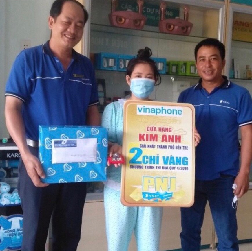 Bật Lửa, Hộp quẹt Zippo trơn màu Vàng Bóng, Vỏ bằng đồng ruột thép không gỉ có tem đỏ