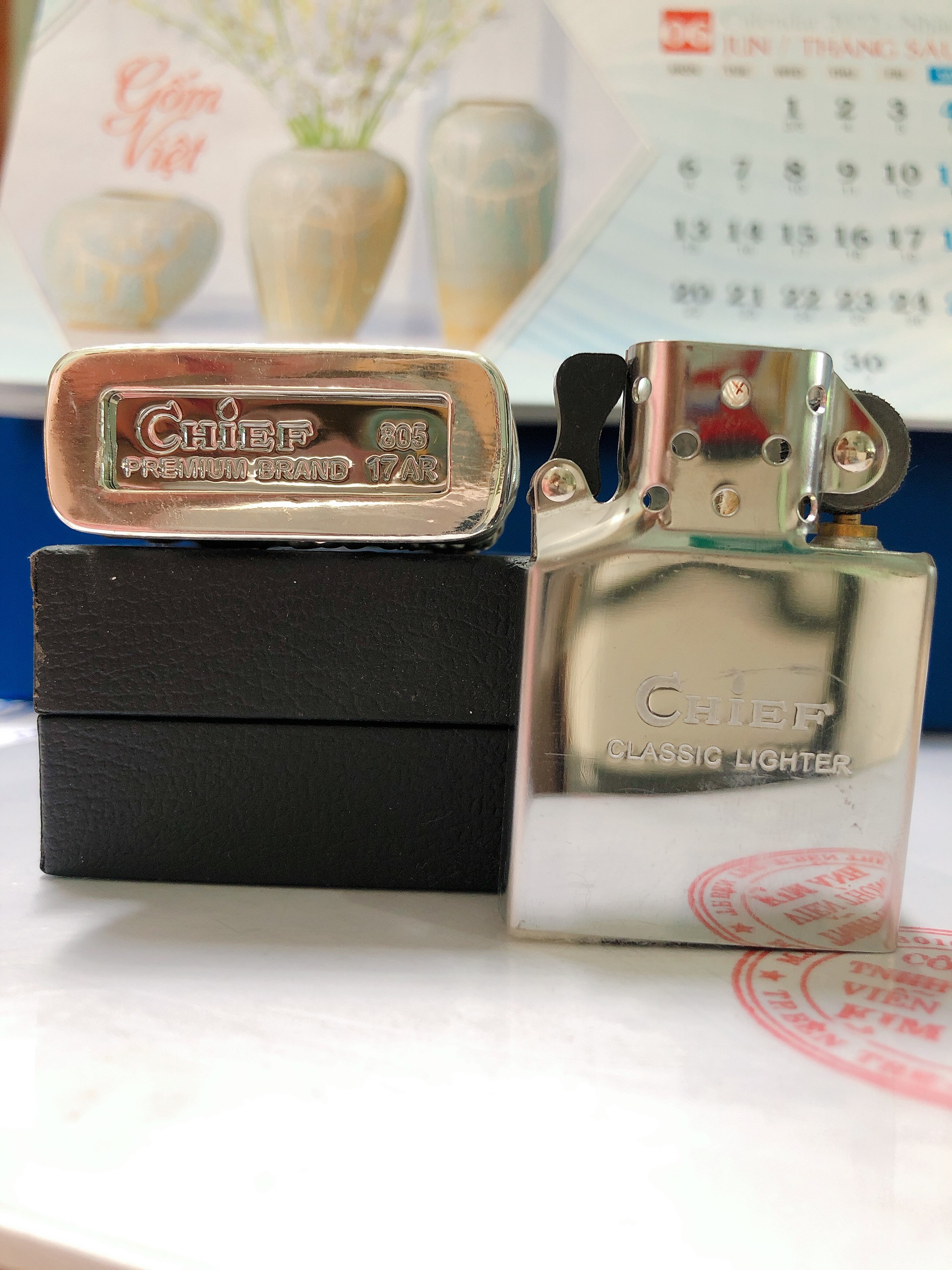 Bật lửa Chief đồng nguyên chất đính hình con Rồng bao quanh màu đen bóng