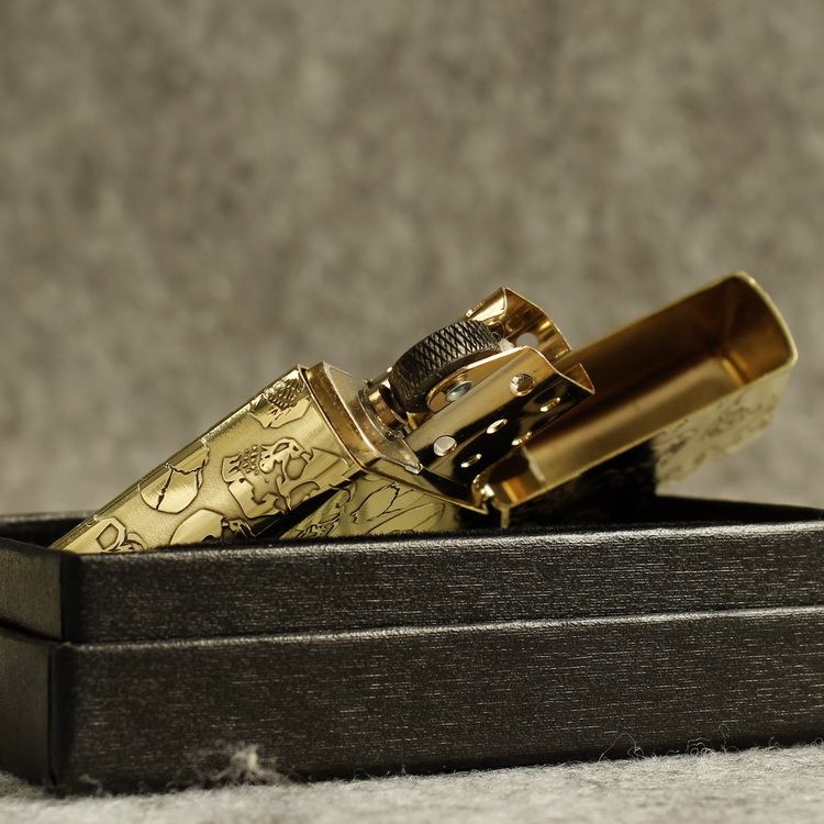 Bật lửa Zippo Mỹ Brass mã 204 khắc 3D nổi 5 mặt đầu lâu thần trấn tà, Hàng chính hãng