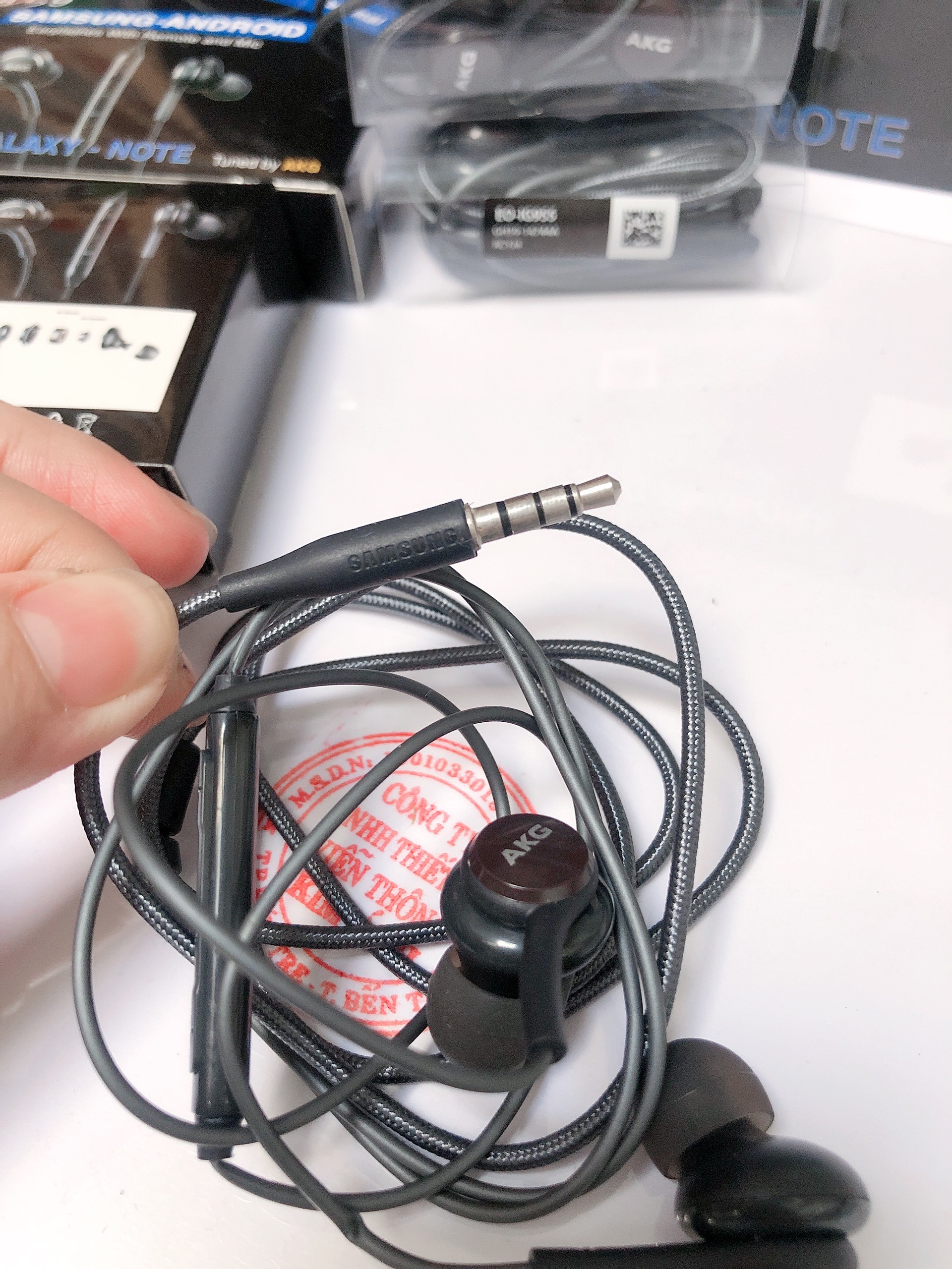 TAI NGHE ĐIỆN THOẠI DÙNG CHO SAMSUNG S8,S9 hiệu AKG , CÓ HỘP