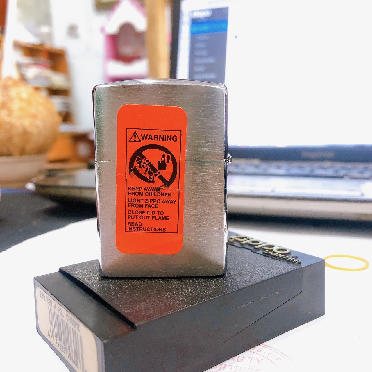Bật lửa Zippo MỸ brush chrome khắc ăn mòn Chim đại bàng UNITED STATES OF AMERICA, mộc đáy ngược sản xuất 1994