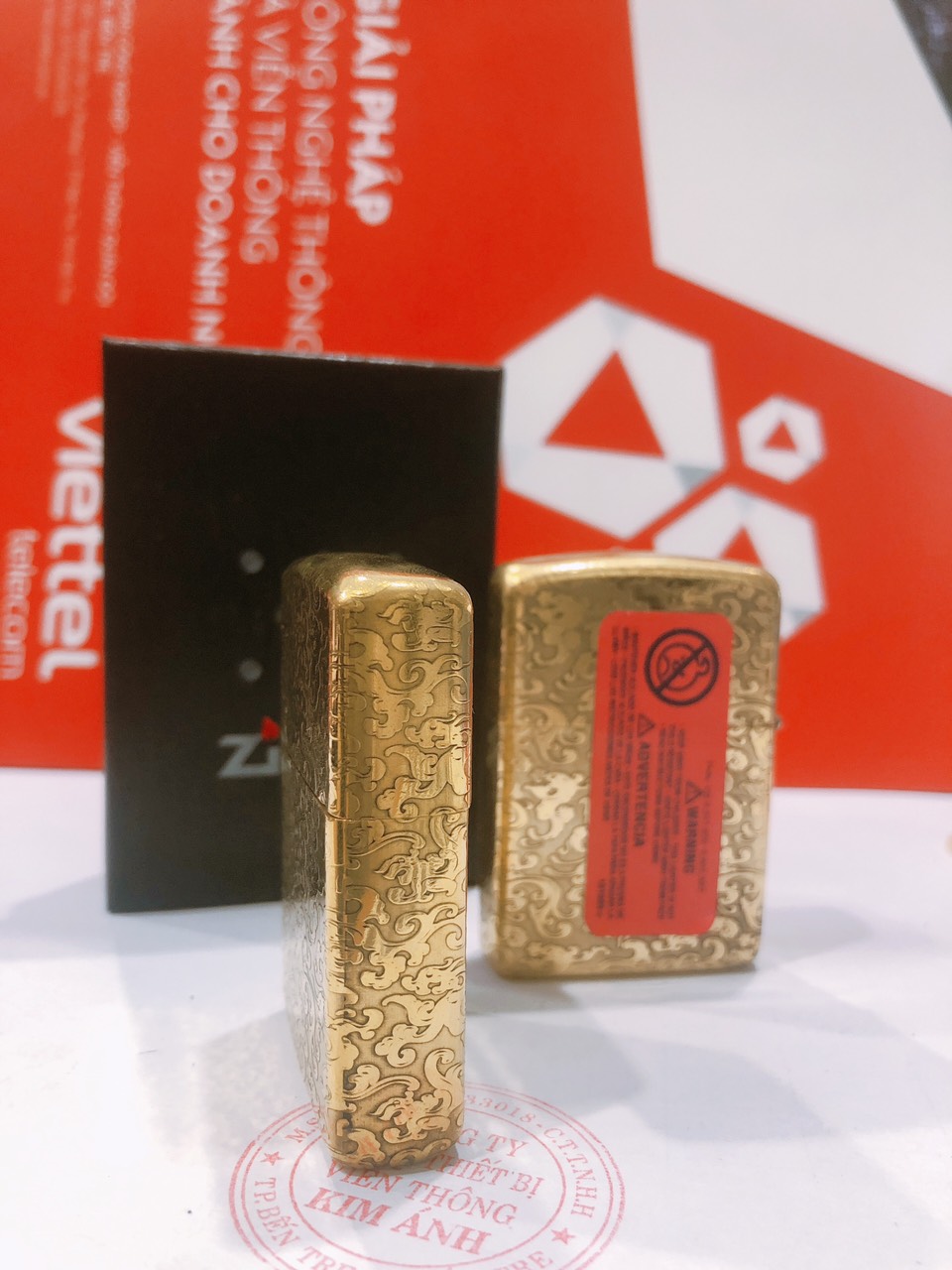 Hộp quẹt Zippo Armor vỏ dầy, khắc chìm 5 mặt Hoa Văn Ý màu vàng, Hàng loại 1 vỏ bằng đồng có tem đỏ