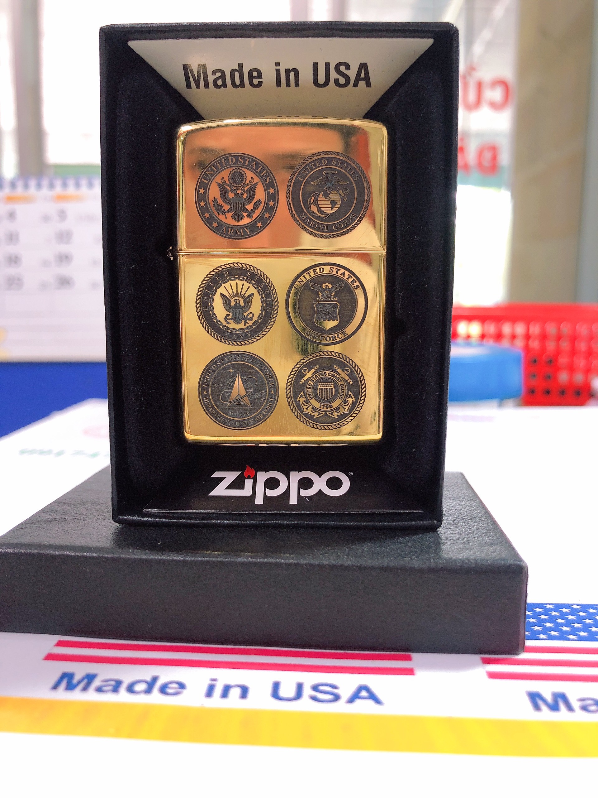 Bật lửa Zippo Mỹ High Polished Brass chủ đề các LoGo Quân Sự Mỹ