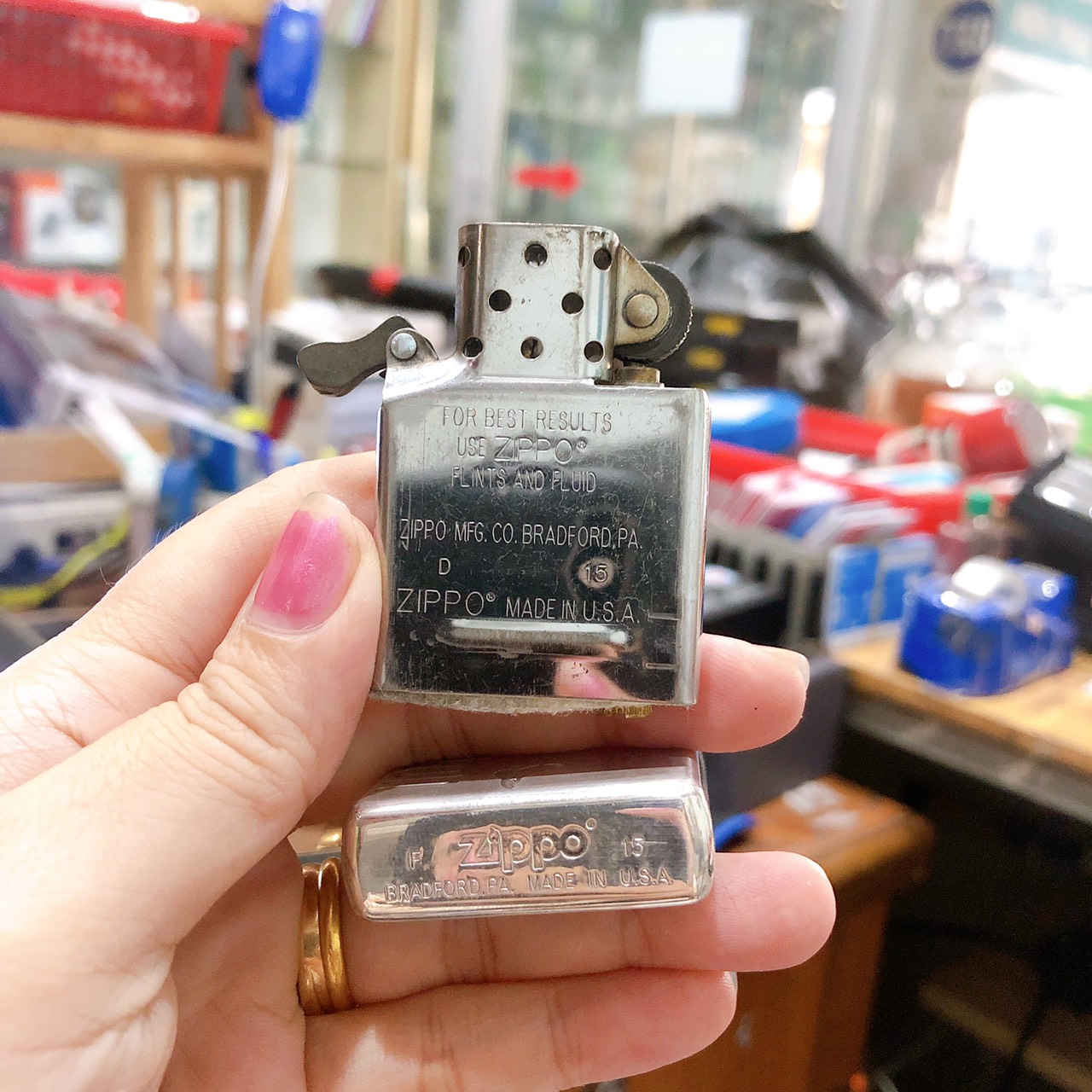 Bật lửa Zippo Mỹ Lacke bạc, Khắc ăn mòn Chủ đề WINSTON, Hàng chính hãng