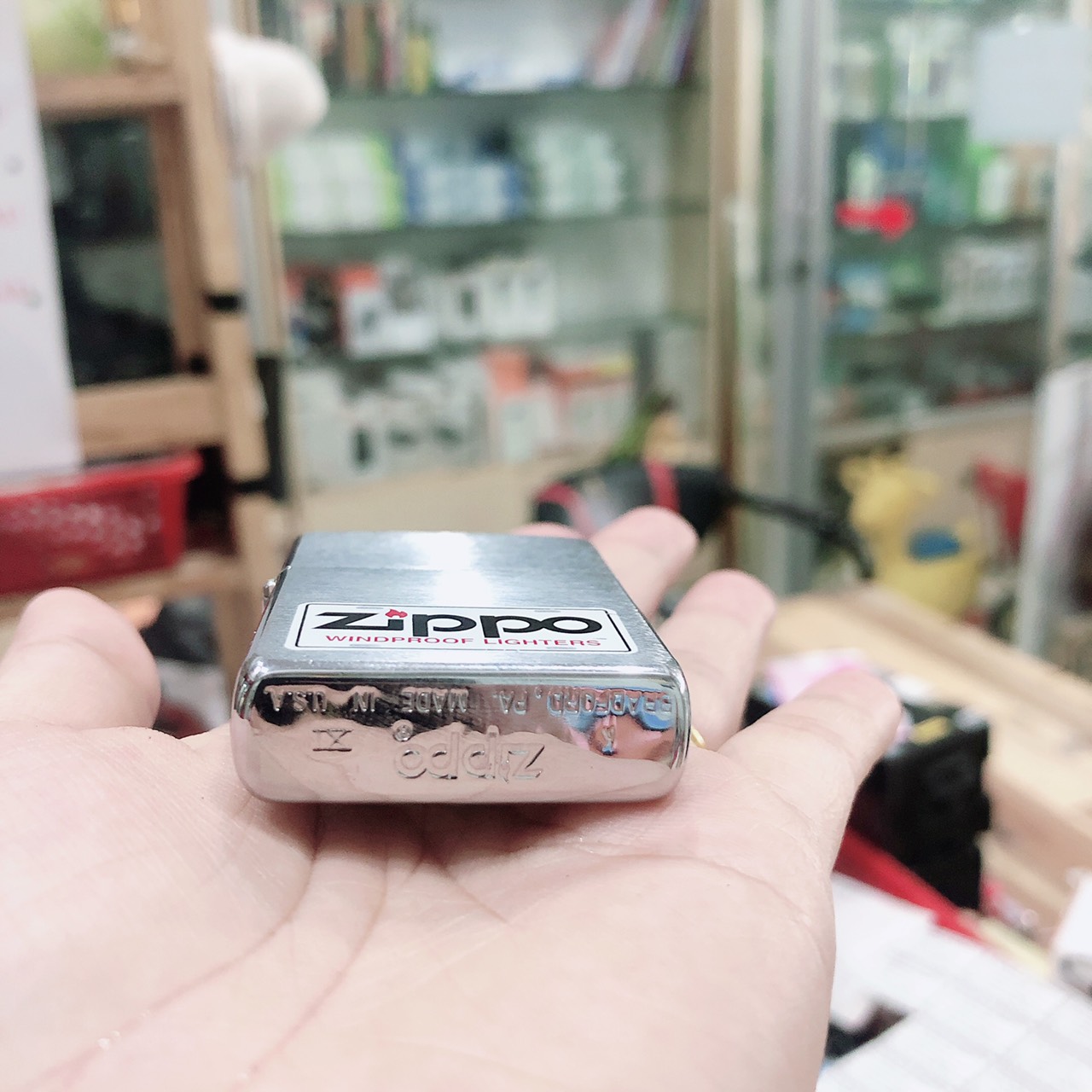 Bật lửa Zippo Mỹ chrome xước, mộc ngược, Khắc ăn mòn ZIPPO WINDPOOF LIGHTERS, sản xuất 1995, Hàng chính hãng