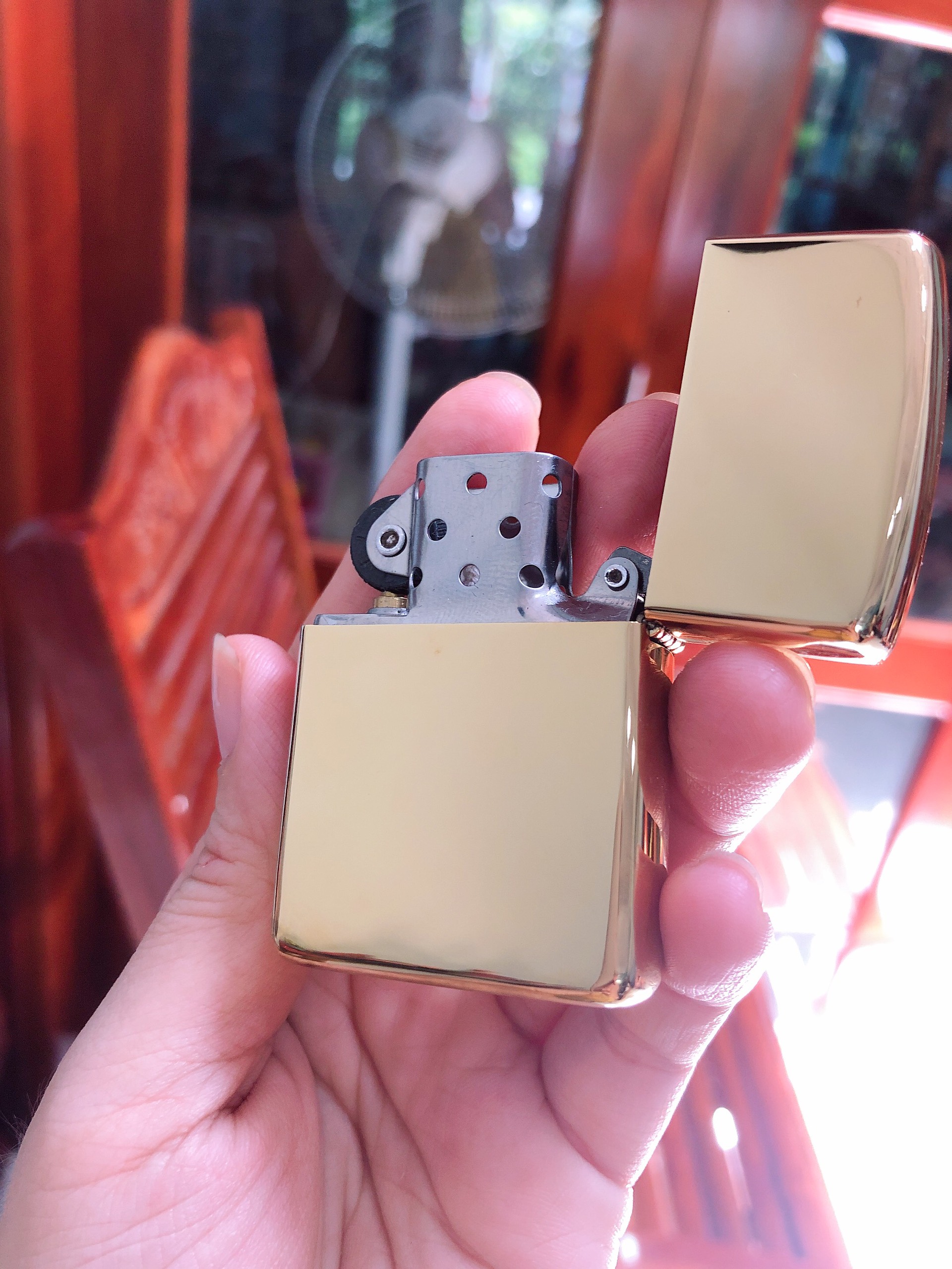 BẬT LỬA ZIPPO ARMOR VỎ DẦY KHẮC CHÌM MẮT RỒNG MÀU VÀNG RUỘT TRẮNG