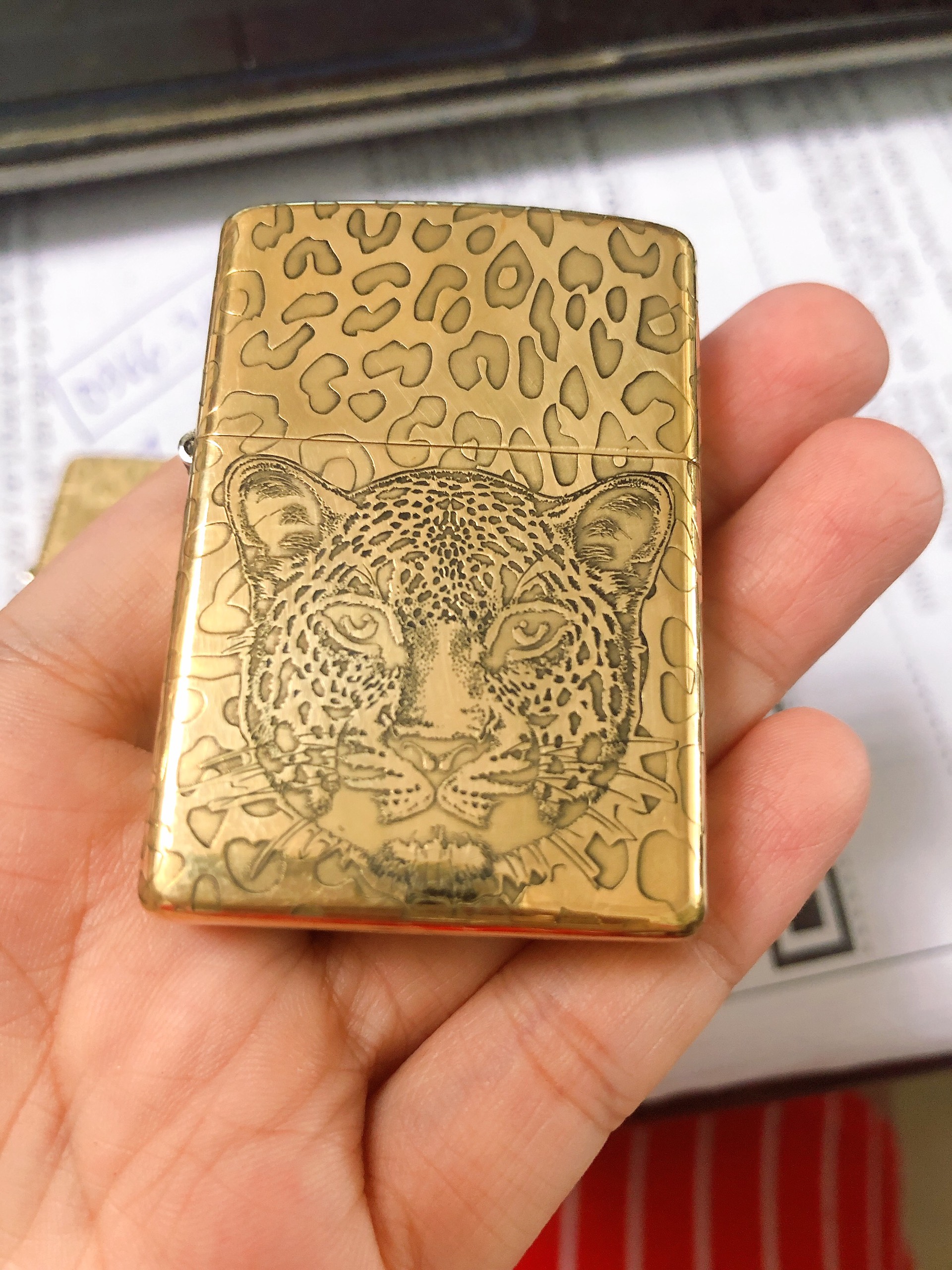 Bật Lửa Zippo Armor Vỏ Dầy, KHẮC CHÌM 5 MẶT HÌnh  BÁO GẤM  RUỘT VÀNG - PHIÊN BẢN ARMORR VỎ DẦY