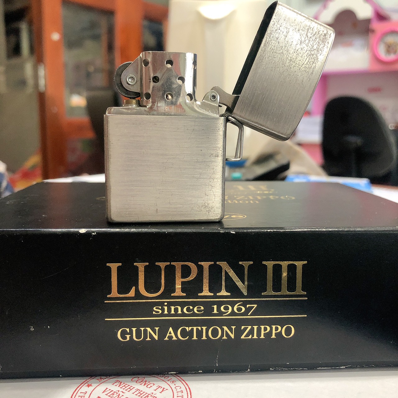 Bật lửa Zippo Mỹ Lunpin III, lacke bạc, khắc ăn mòn full nắp Mercedes Benz bản giới hạn, kèm phụ kiện, Hàng chính hãng