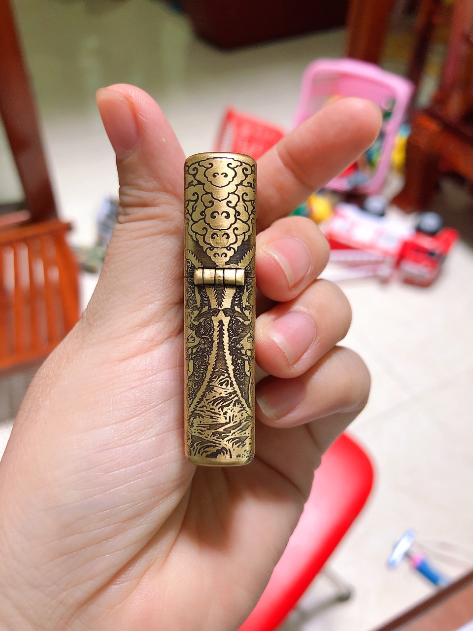 BẬT LỬA, HỘP QUẸT ZIPPO KHẮC ĂN MÒN HÌNH PHẬT BÀ, CÓ TEM ĐỎ