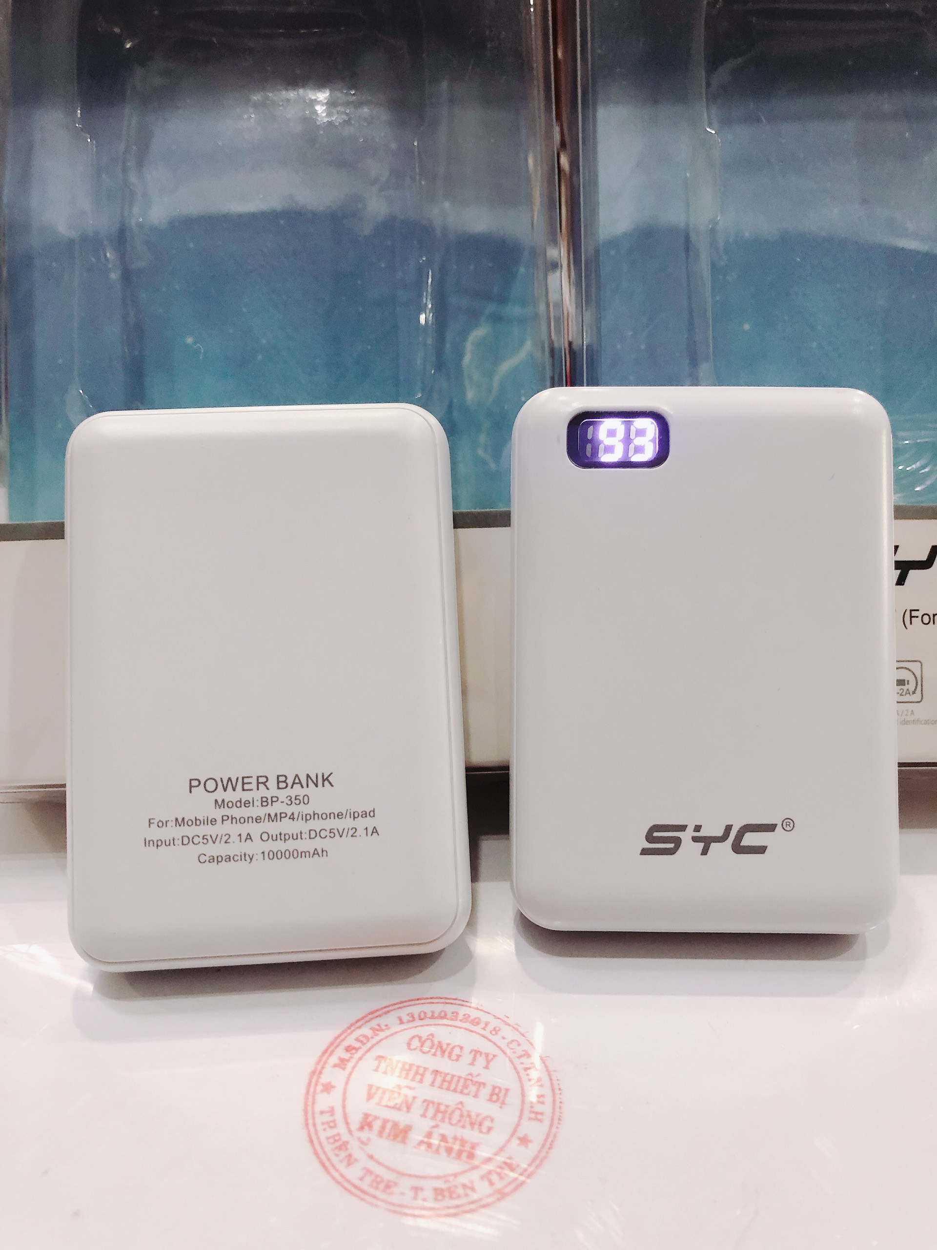 Sạc dự phòng SYC BP 350 mini dung lượng 10000 mAh, có màn hình hiển thị pin