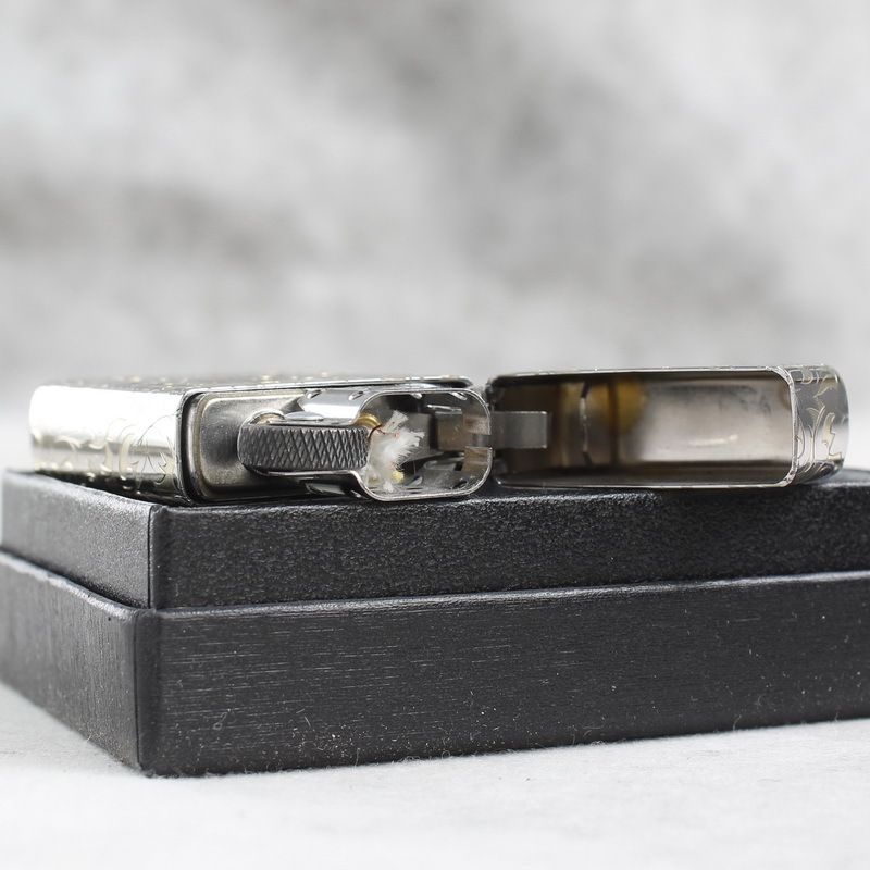 Bật lửa Zippo Slim Mỹ chủ đề Hoa văn Ý Chrom 6010, hàng chính hãng có giấy nhập khẩu gửi kèm theo đơn hàng