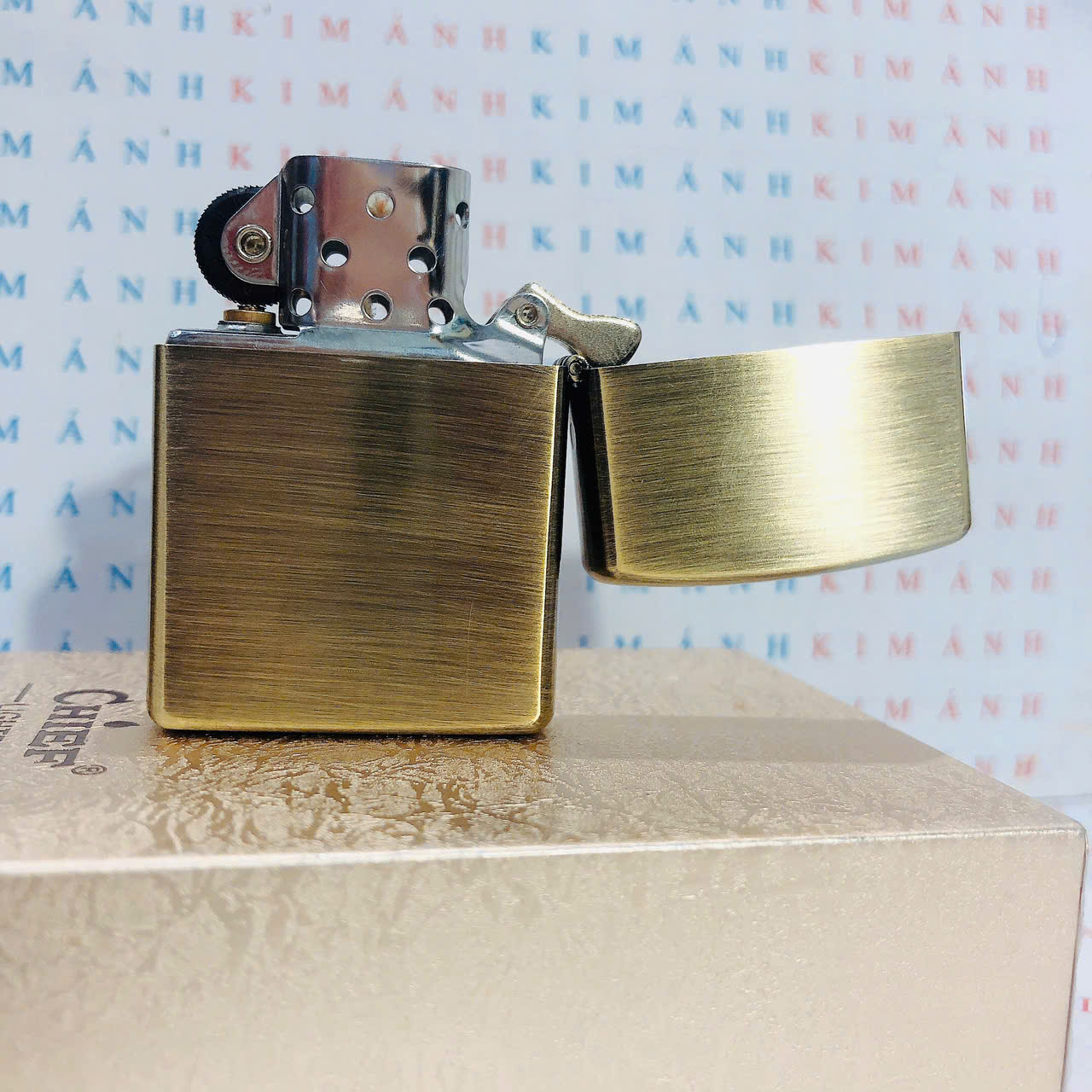 Bật lửa, hộp quẹt CHIEF chủ đề Cửa Gỗ Mơ Ước, Kim Ánh nhập hàng chính hãng vỏ bằng đồng