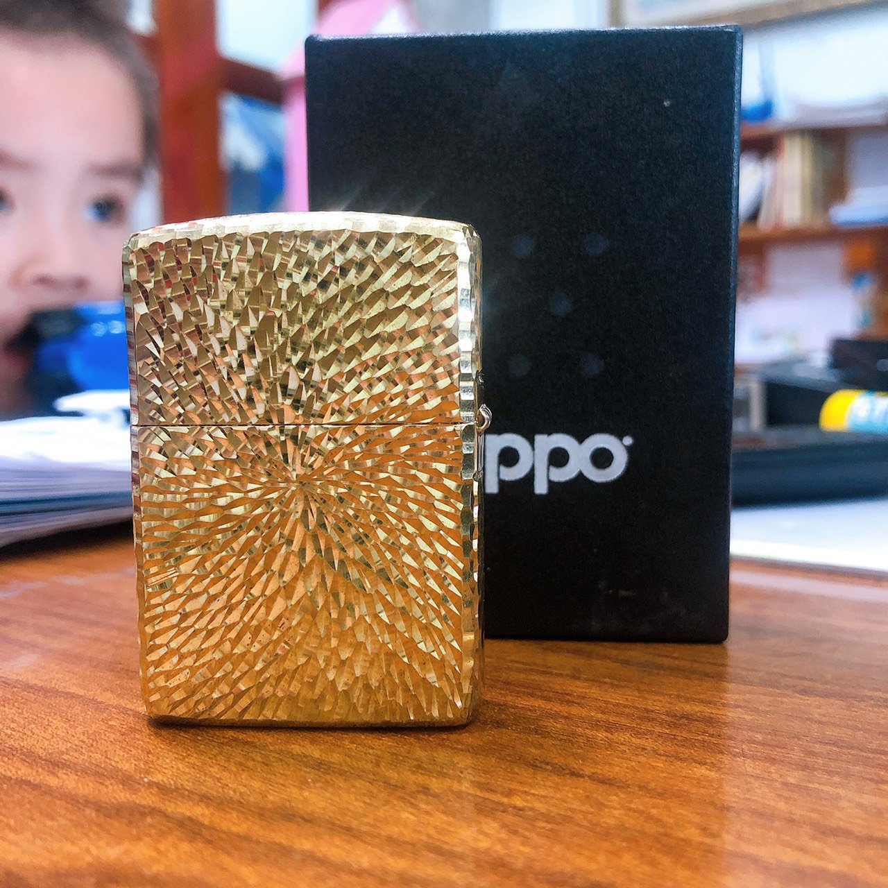 Bật lửa Zippo Armor Mỹ gõ búa 5 mặt mẫu hoa mai, Hàng chính hãng