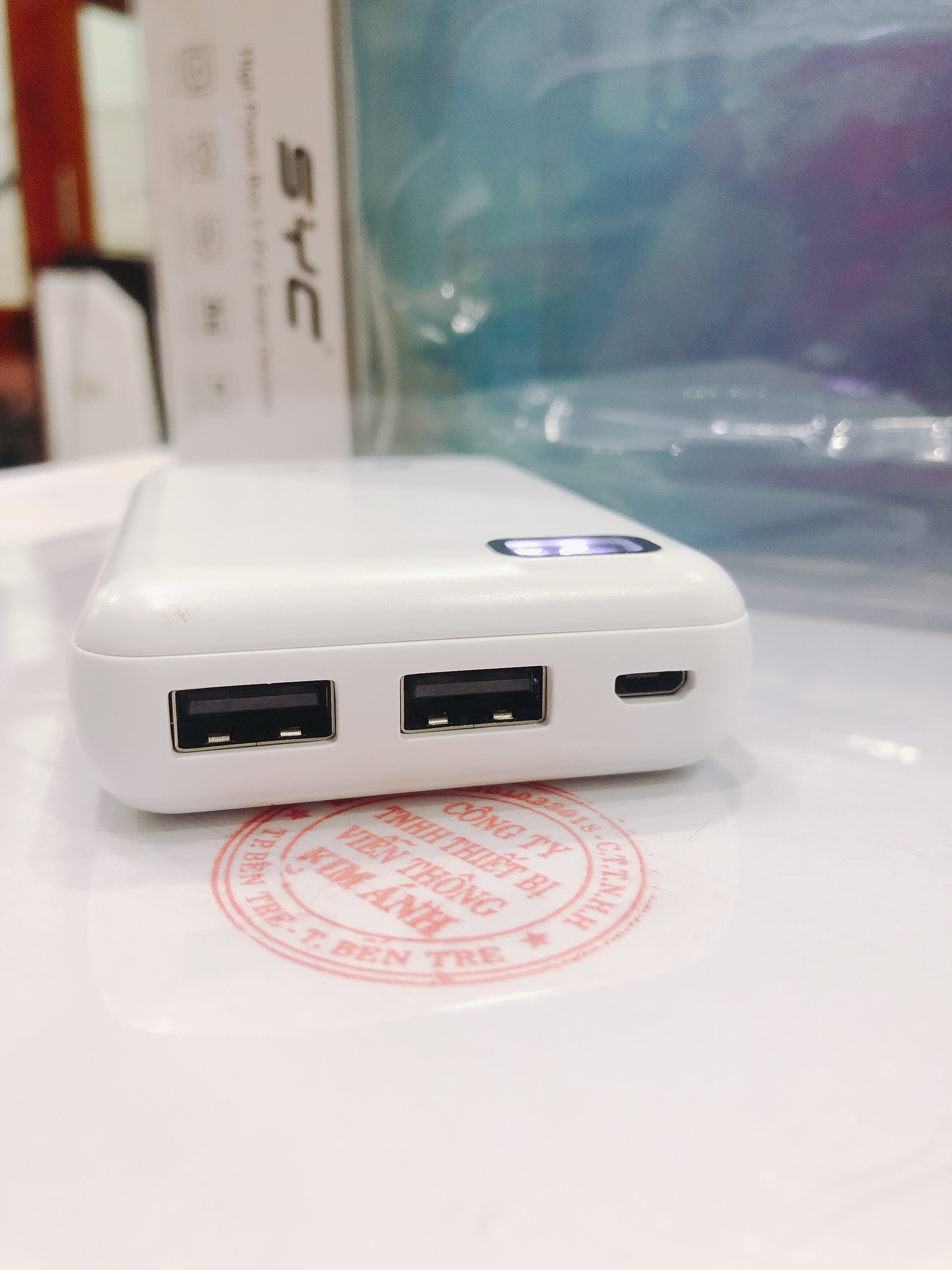Sạc dự phòng SYC BP 350 mini dung lượng 10000 mAh, có màn hình hiển thị pin