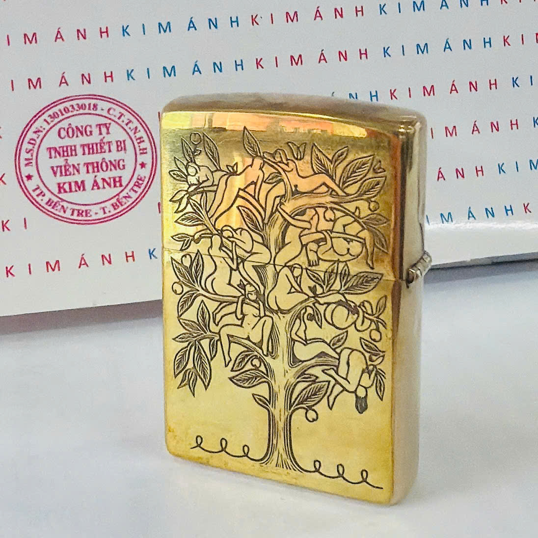 Bật Lửa Zippo Mỹ Khắc Laser 1 Mặt Ôm và 1 Mặt Ngồi Lên, Hàng Chính Hãng Có Giấy Hải Quan Gửi Kèm Đơn Hàng