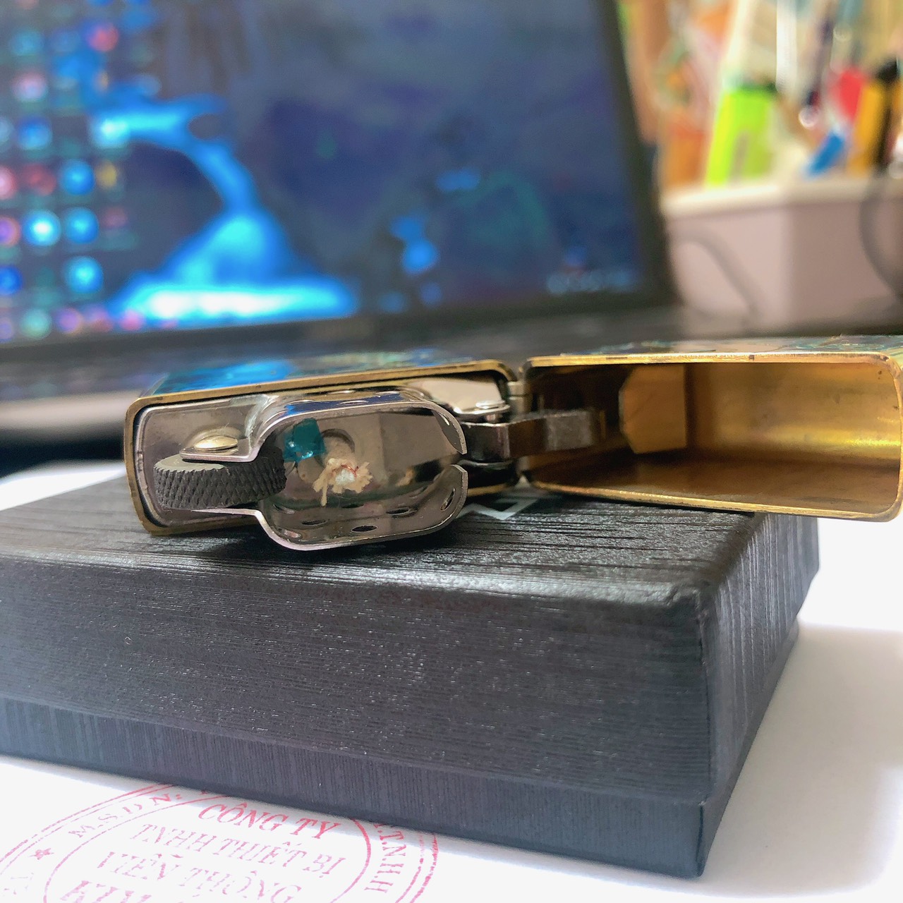 Bật lửa Zippo Armor vỏ dầy khắc chìm cẩn xà cừ mẫu Mèo may mắn, vỏ đồng ruột thép không gỉ